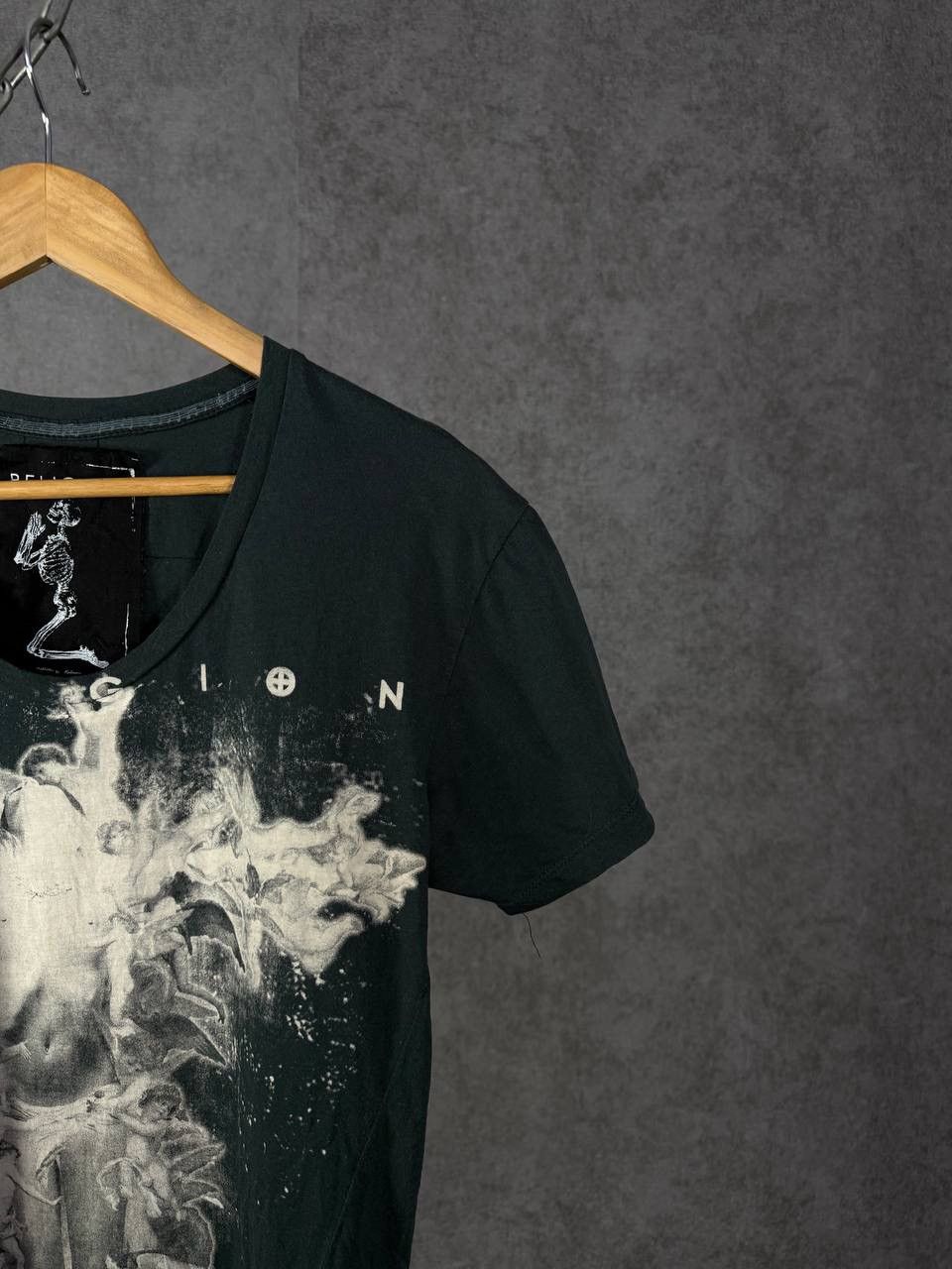 Other Religion art designer v neck tee Size US S / EU 44-46 / 1 - 2 Thumbnail