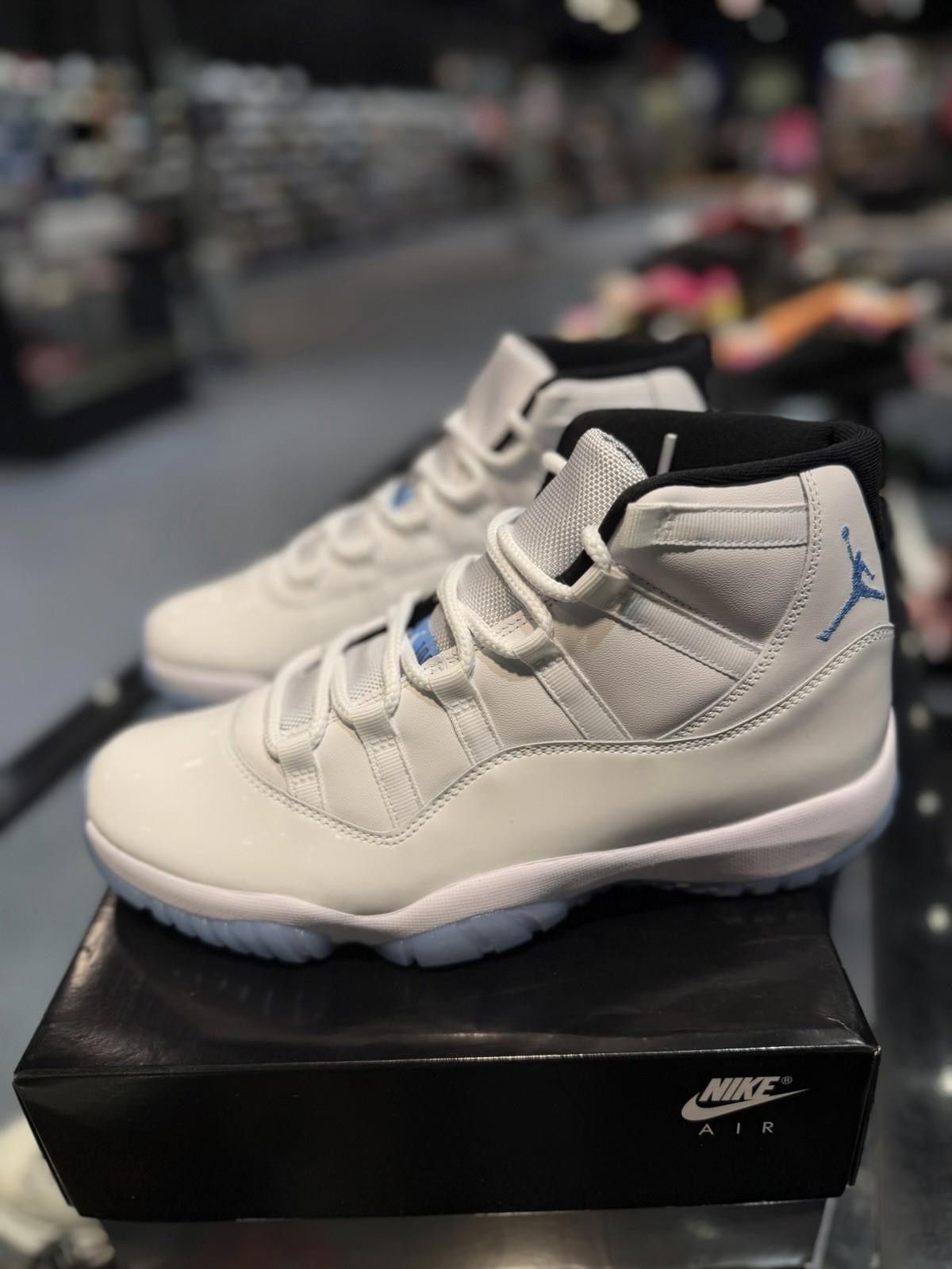 Jordan Brand Jordan Air Jordan 11 Retro Legend Blue 2024 White/Blue (10) Size US 10 / EU 43 - 7 Thumbnail