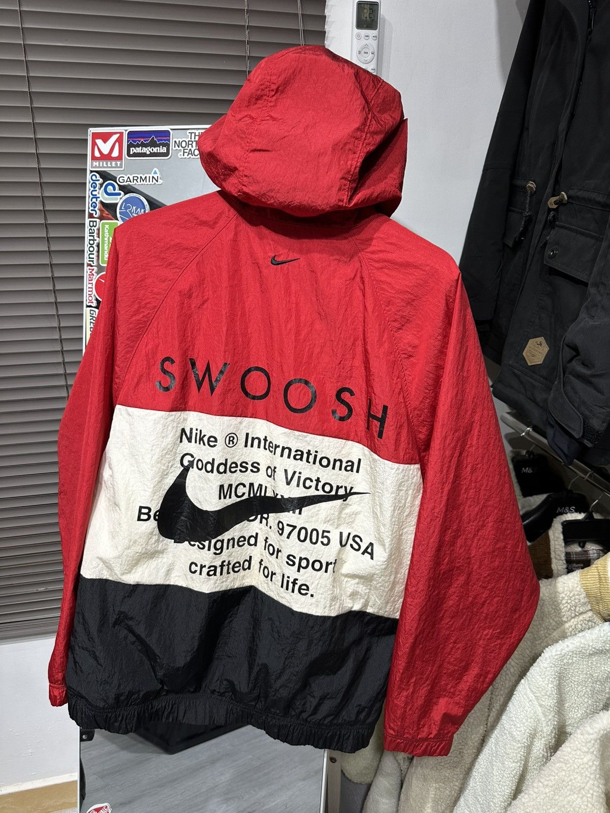 NIKE SWOOSH WINDBREAKER