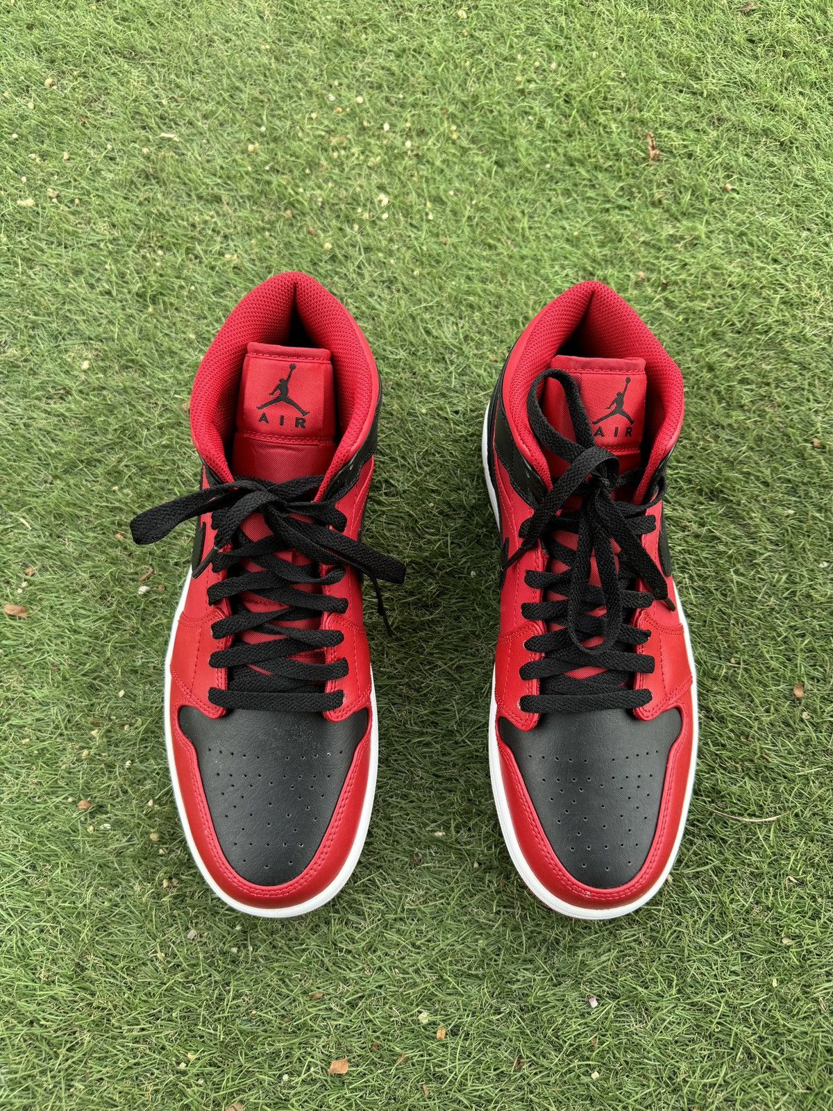 Nike NIKE AIR JORDAN 1 REVERSE BRED SNEAKERS Size US 10 / EU 43 - 2 Thumbnail