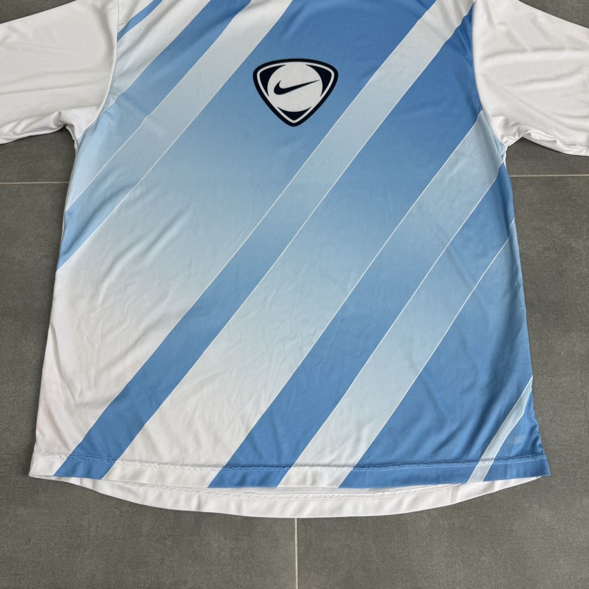 Nike Vintage Nike Dri-Fit TN Center Logo Shirt Jersey Y2K Men Size US L / EU 52-54 / 3 - 4 Thumbnail