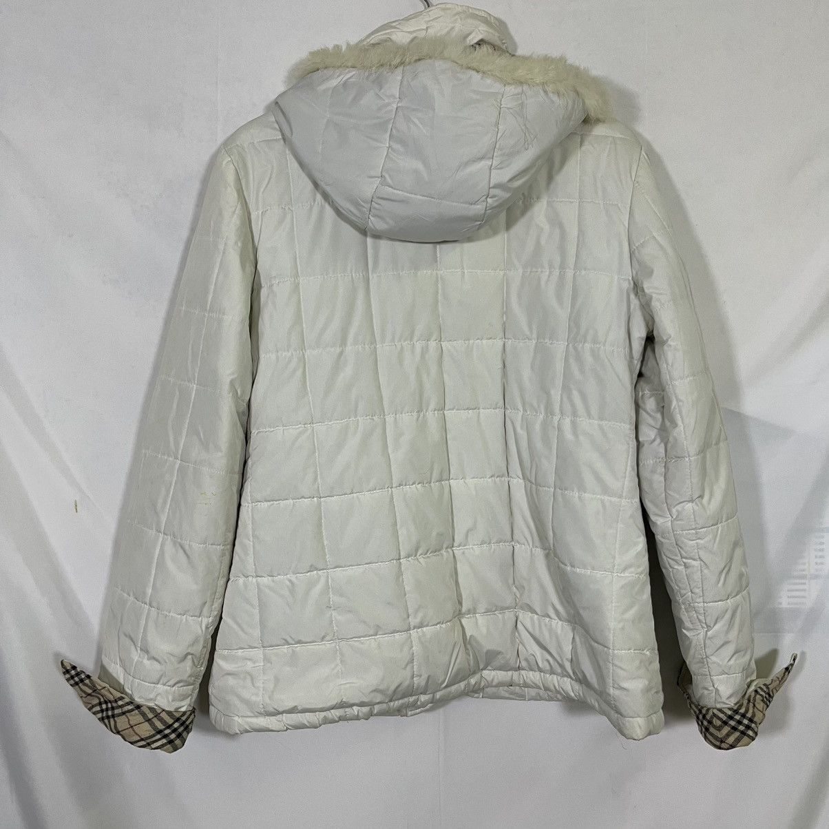 Burberry BURBERRYS’ NOVACHECK CREAM IVORY QUILTED FUR HOODED JACKET Size M / US 6-8 / IT 42-44 - 6 Thumbnail