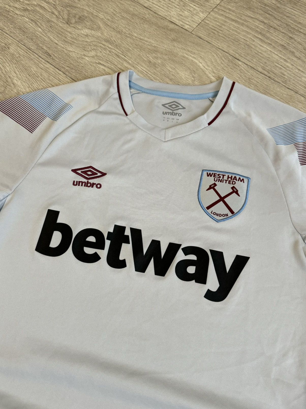 Umbro 🔷Umbro West Ham United 2017/18/19 Soccer jersey🔷 Size US M / EU 48-50 / 2 - 2 Thumbnail