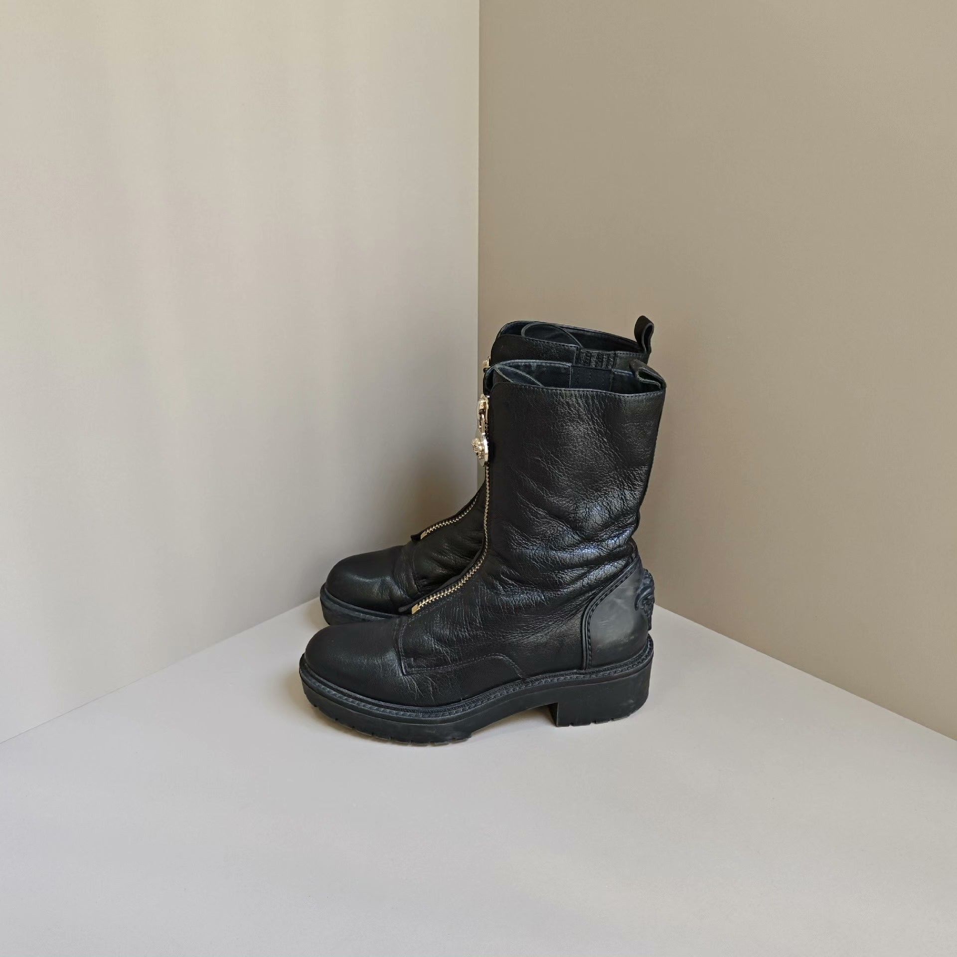 Versace Versace Boots us_5 Women Size US 5 / IT 35 - 1 Thumbnail