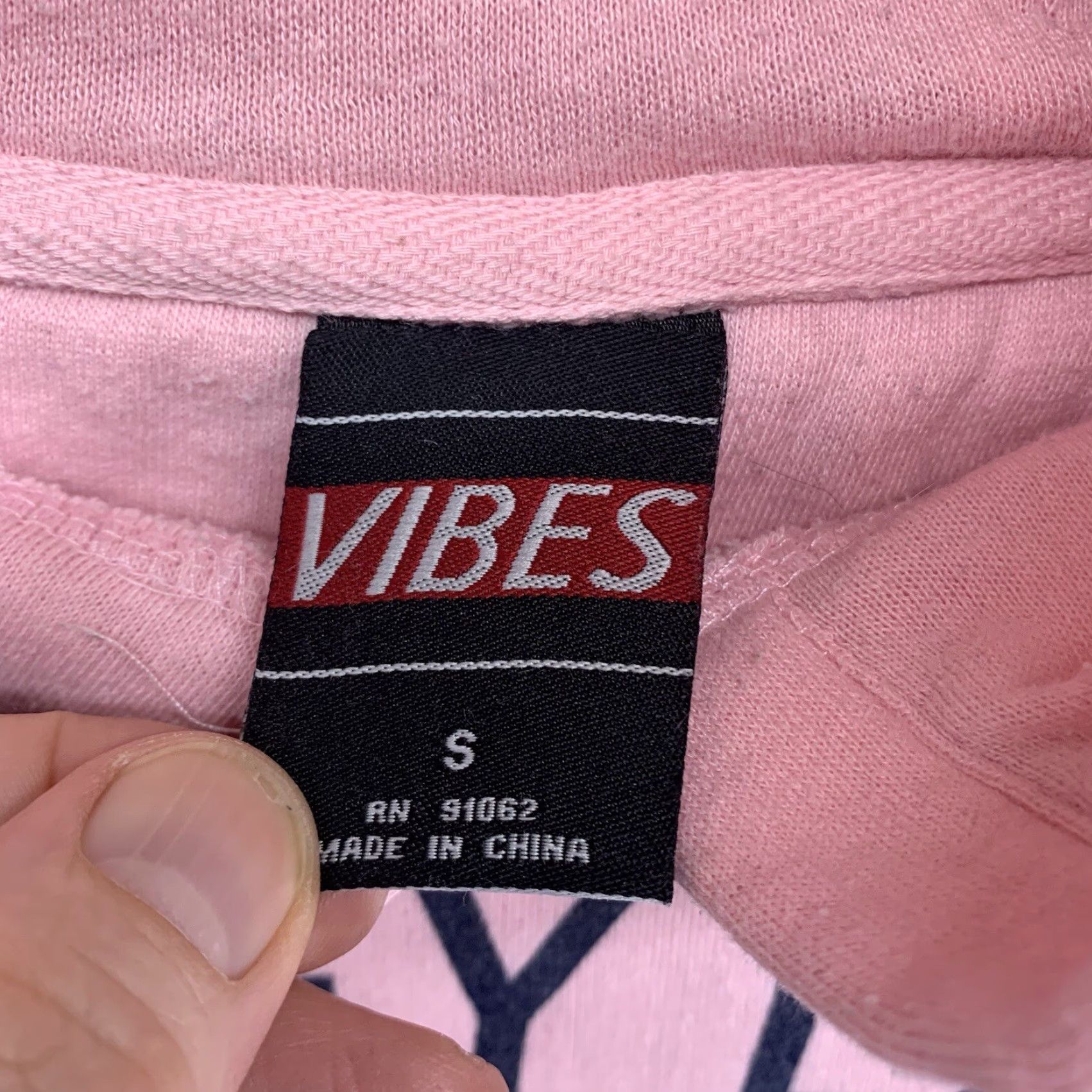 VIBE VIBES Brand Hoodie Mens Size Medium Pink Beer Drinking Graphic Print Pullover Casual Sportswear Size US M / EU 48-50 / 2 - 7 Thumbnail