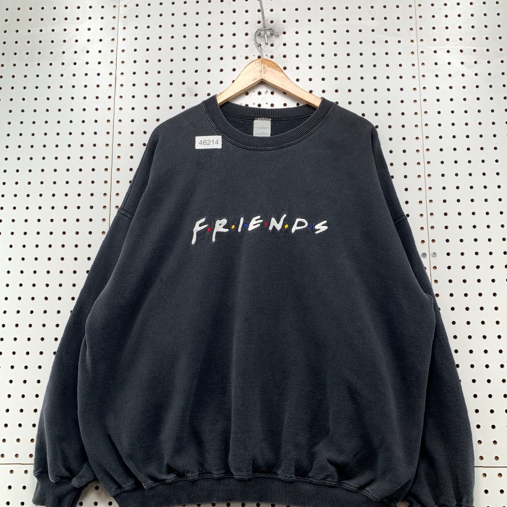 Fruit Of The Loom Vintage Friends TV Show Sweatshirt Mens 2XL Faded Black Embroidered Pullover 90s Size US XXL / EU 58 / 5 - 4 Thumbnail
