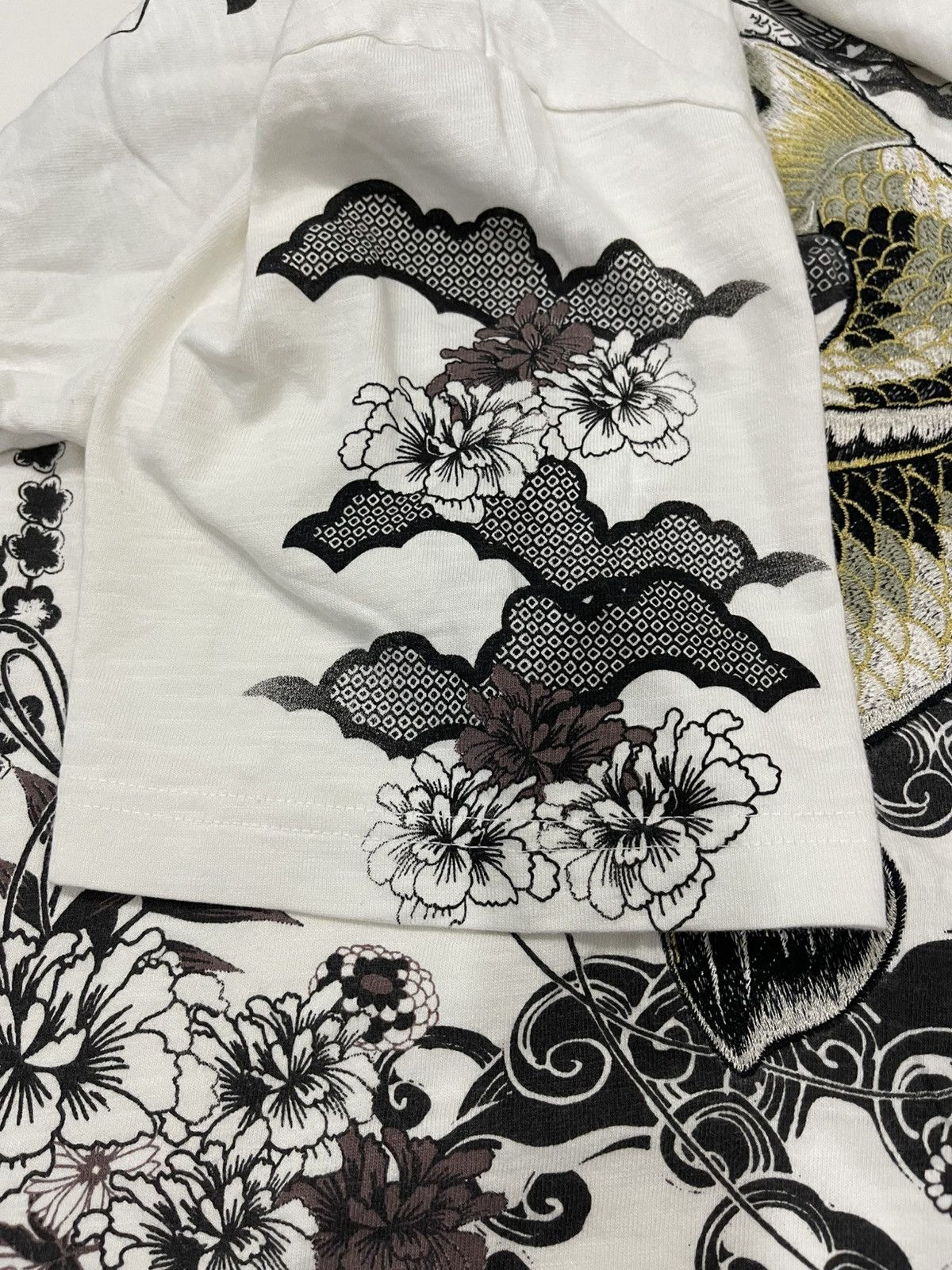 Japanese Brand Sukajan Koi Fish Tee Size US XL / EU 56 / 4 - 9 Thumbnail