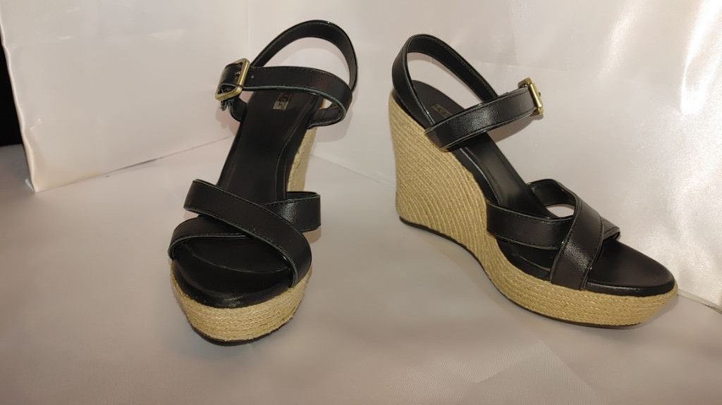 Ugg UGG Jackilyn Black Leather Espadrille Wedge Sandals Size 9.5 Size US 9.5 / IT 39.5 - 7 Thumbnail
