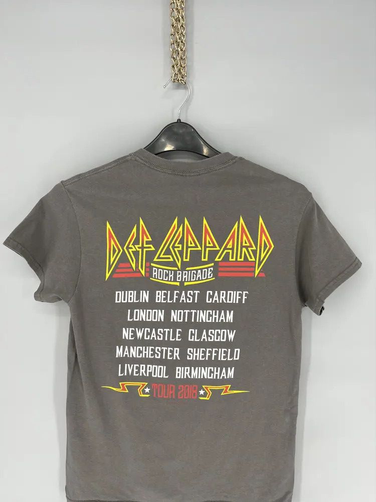 Band Tees Vintage Y2K Def Leppard Tour 2018 Band Tee Size S Size US S / EU 44-46 / 1 - 11 Thumbnail