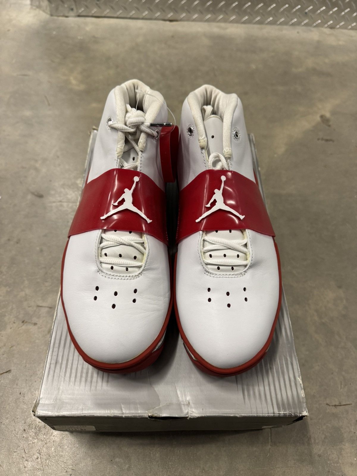 Jordan Brand Jordan Jumpman Team FBI White Varsity Red Size 11 Size US 11 / EU 44 - 4 Thumbnail