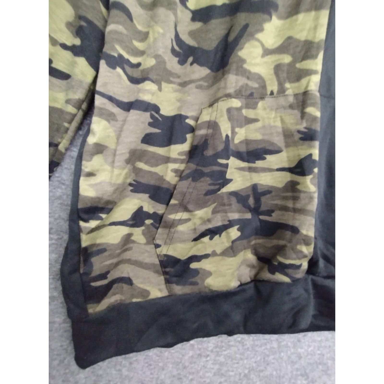 Shein SHEIN EZ Wear Color Block Hooded Sweatshirt Long Sleeve Black/Camo Size M Size M / US 6-8 / IT 42-44 - 7 Thumbnail