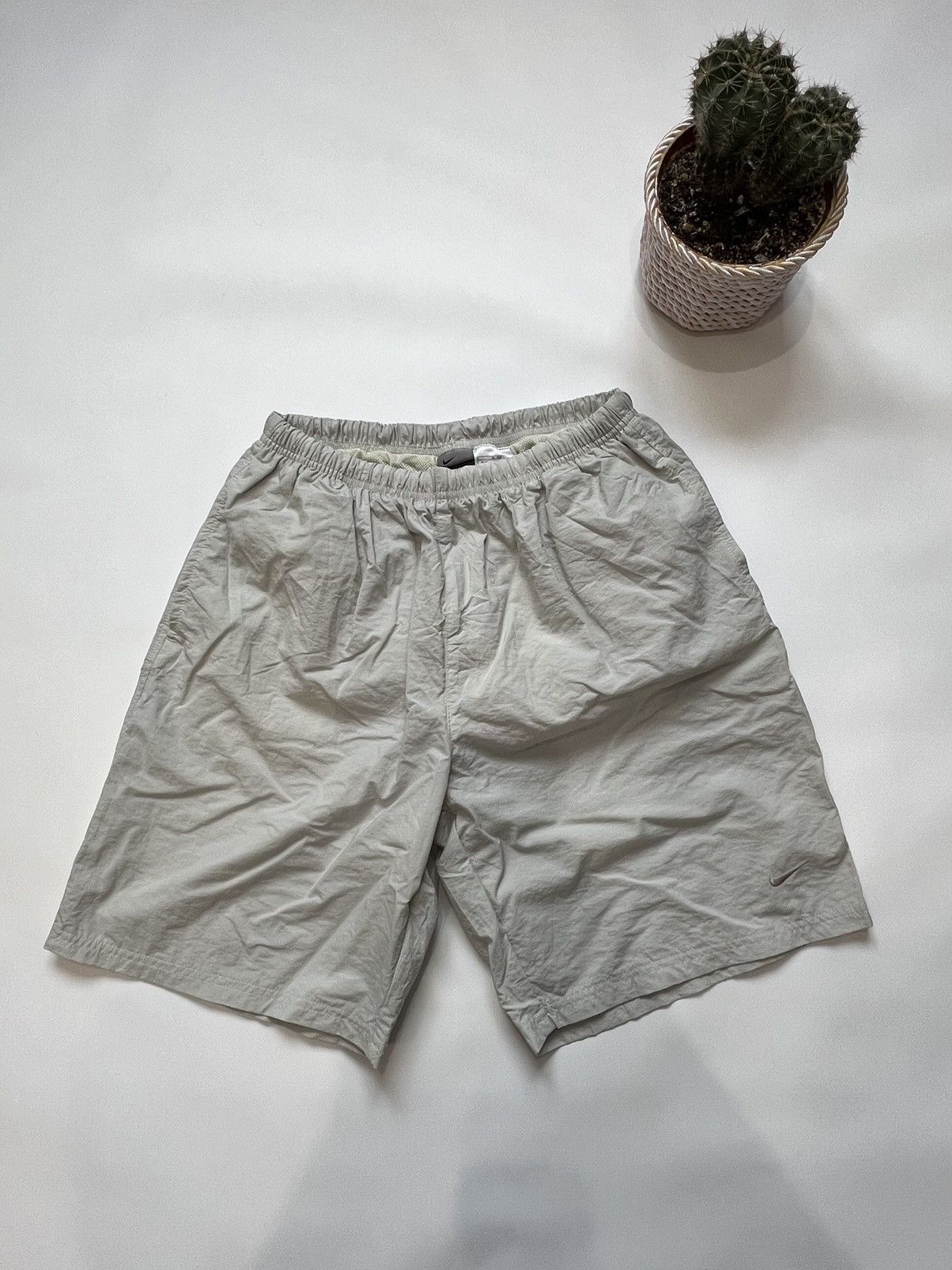 Vintage Vintage Nike Nylon Mens Shorts Size US 32 / EU 48 - 1 Thumbnail