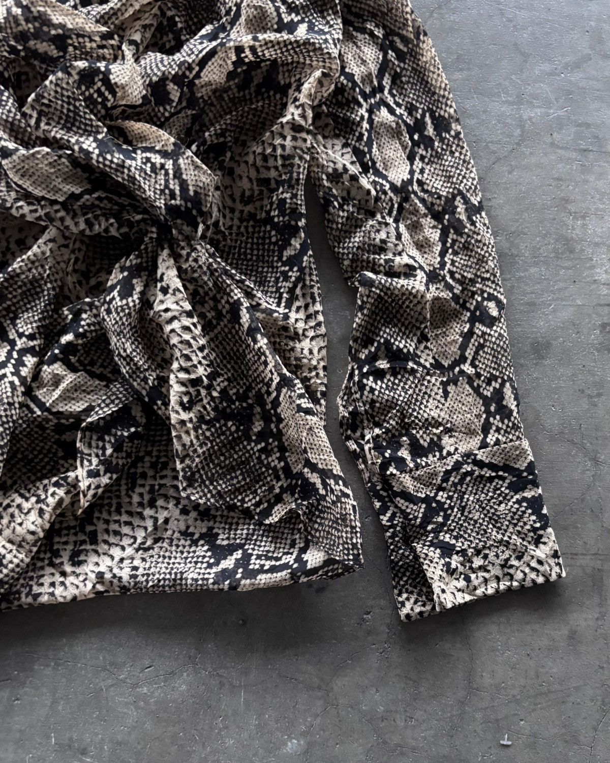14th Addiction × If Six Was Nine × Japanese Brand Snake Skin Zara Women Button Up Shirt Size US M / EU 48-50 / 2 - 2 Thumbnail