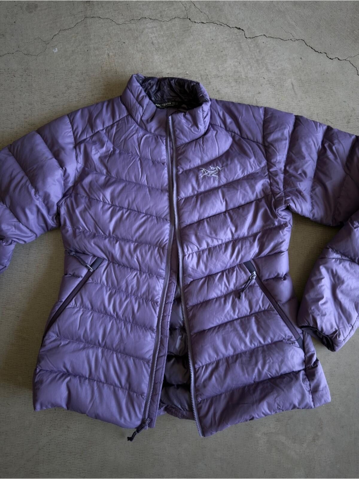 Arc'teryx Arc'teryx / Purple Down Puffer Jacket / Womens Small Size S / US 4 / IT 40 - 1 Thumbnail