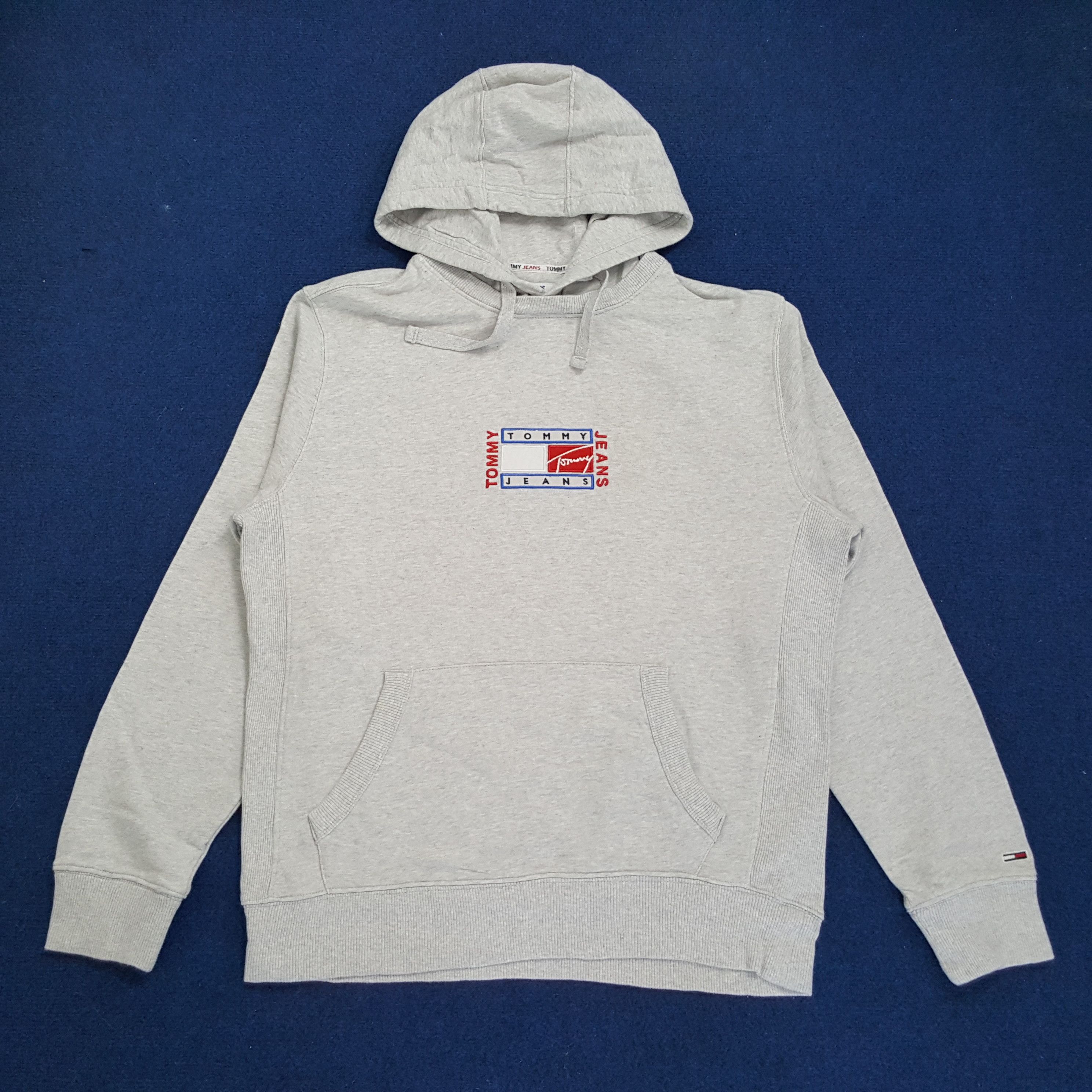 Tommy Hilfiger × Tommy Jeans × Vintage Vintage Tommy Jeans Embroidery Center Streetwear Sweatshirts Size US L / EU 52-54 / 3 - 1 Thumbnail
