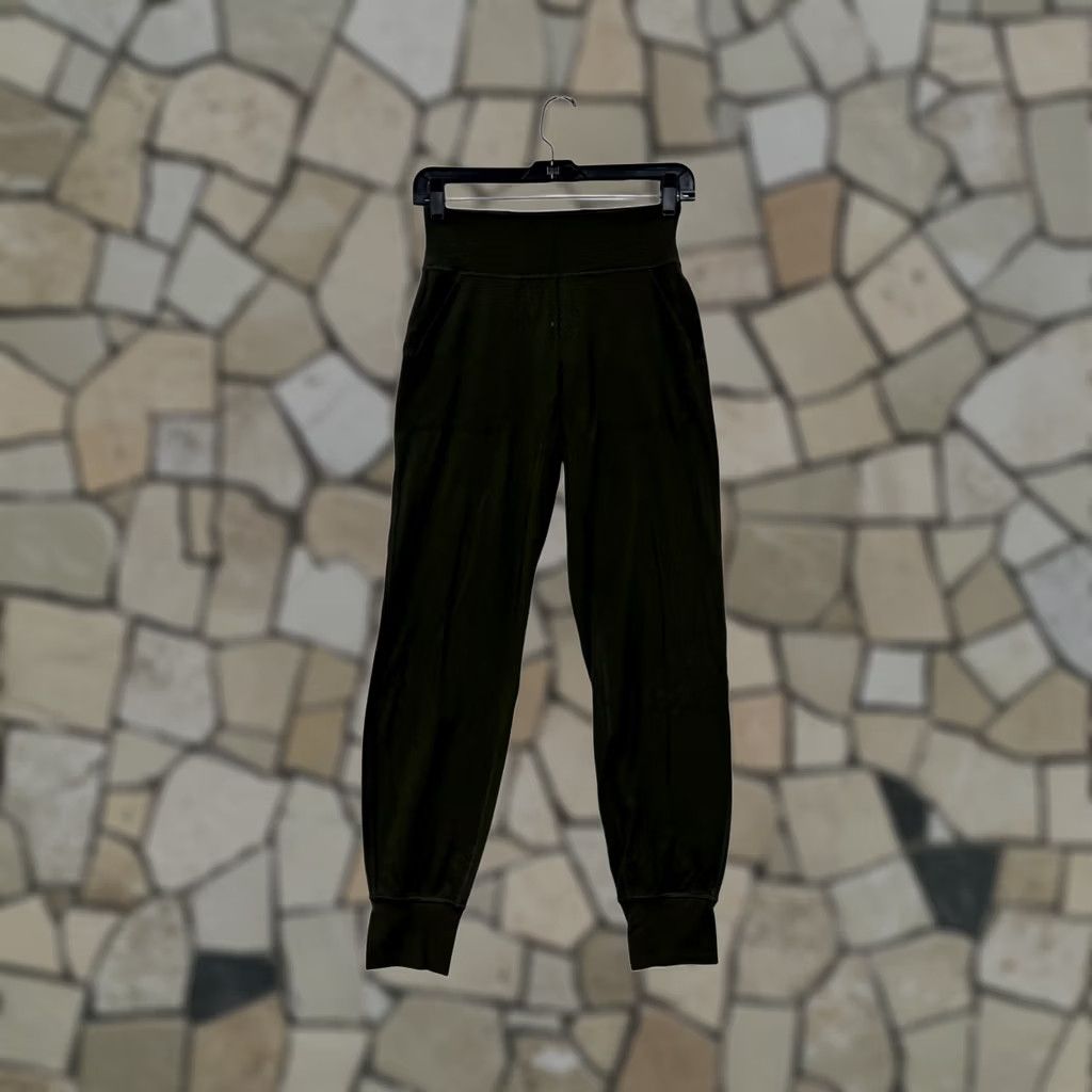 Lululemon VINTAGE Lululemon Olive Green Jogger Pants Womens 4 Jogger Olive Green Activewear Pants Women 4 XS? Size 27" / US 4 / IT 40 - 1 Thumbnail