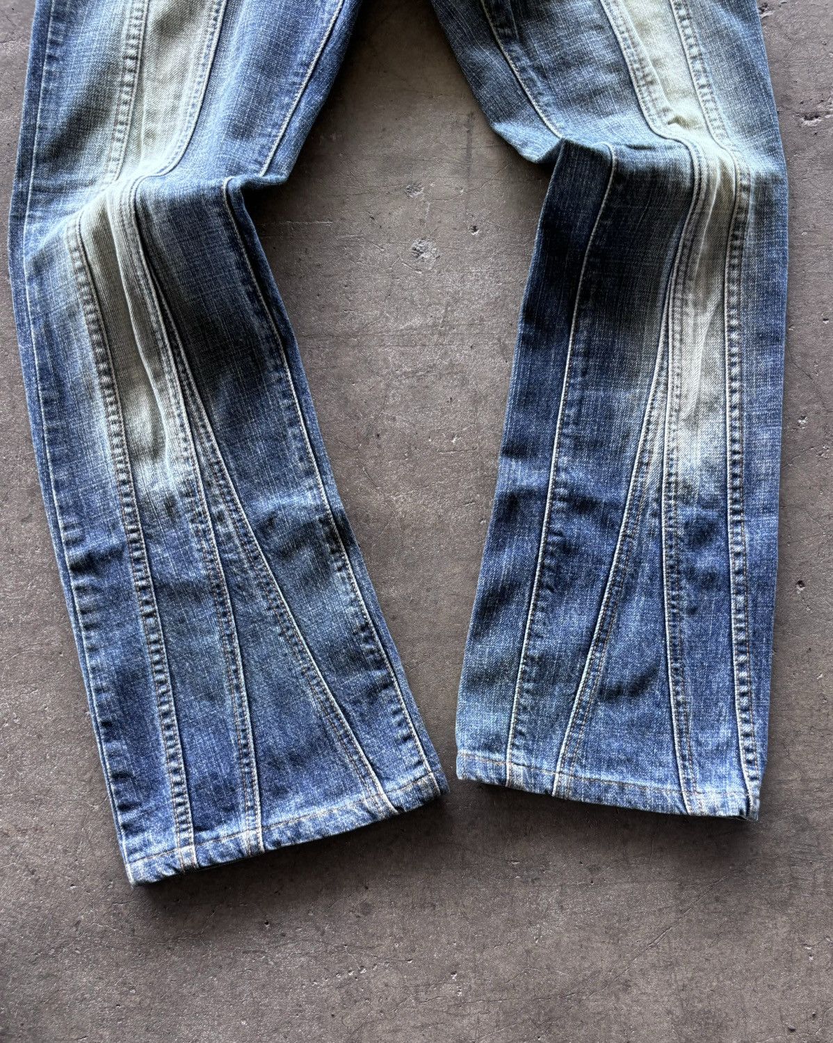 If Six Was Nine × Japanese Brand × Le Grande Bleu (L.G.B.) Guess Mudwash Flared Denim Jeans Size US 27 - 2 Thumbnail