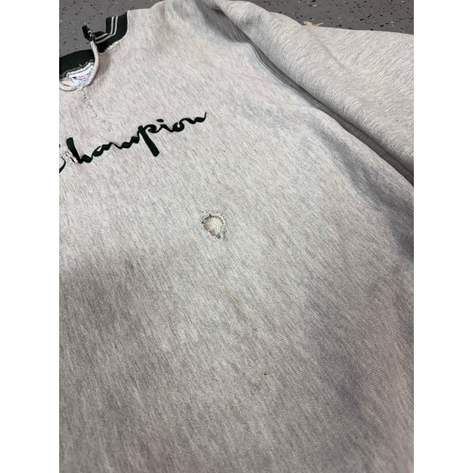 Champion distressed 90s champion reverse weave sweatshirt Size US XL / EU 56 / 4 - 5 Thumbnail