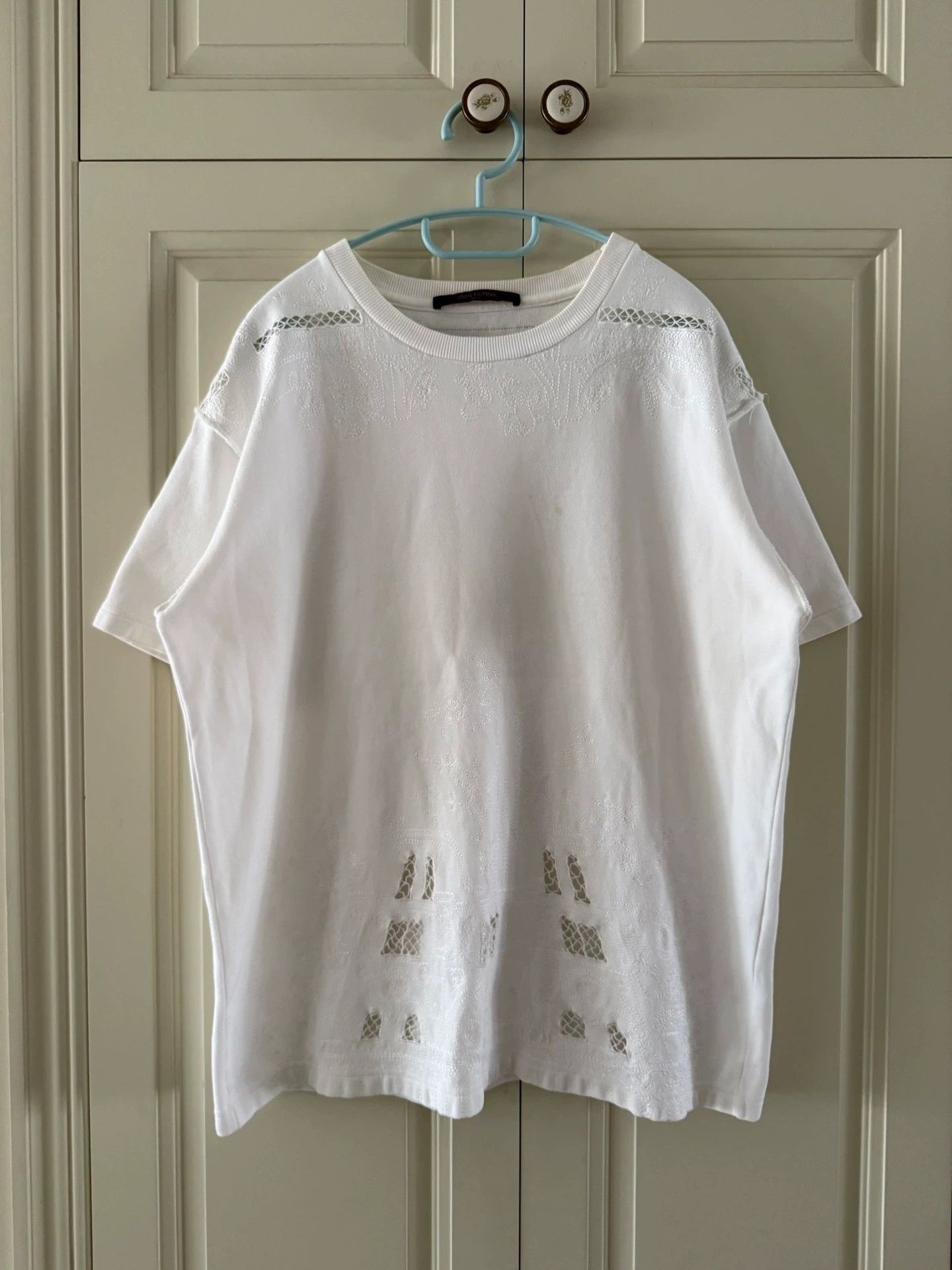 Louis Vuitton Louis Vuitton Short Sleeve Embroidered T-Shirt Size S / US 4 / IT 40 - 1 Thumbnail
