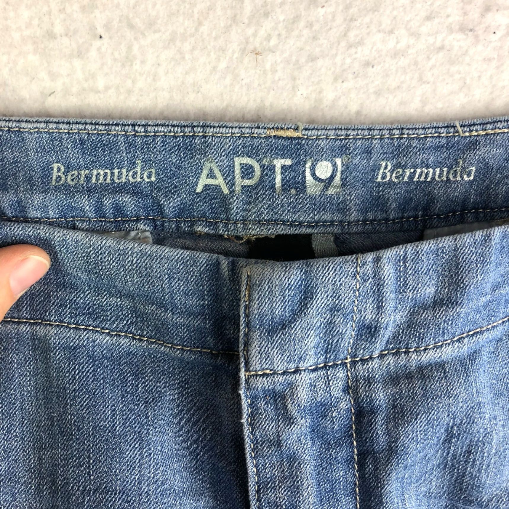 Apt. 9 Apt 9 Bermudas Women 16 Denim Jean Shorts Blue Bermuda Denim Shorts (Regular) Women’s 16 Blue Size 25" / US 0 / IT 36 - 5 Thumbnail