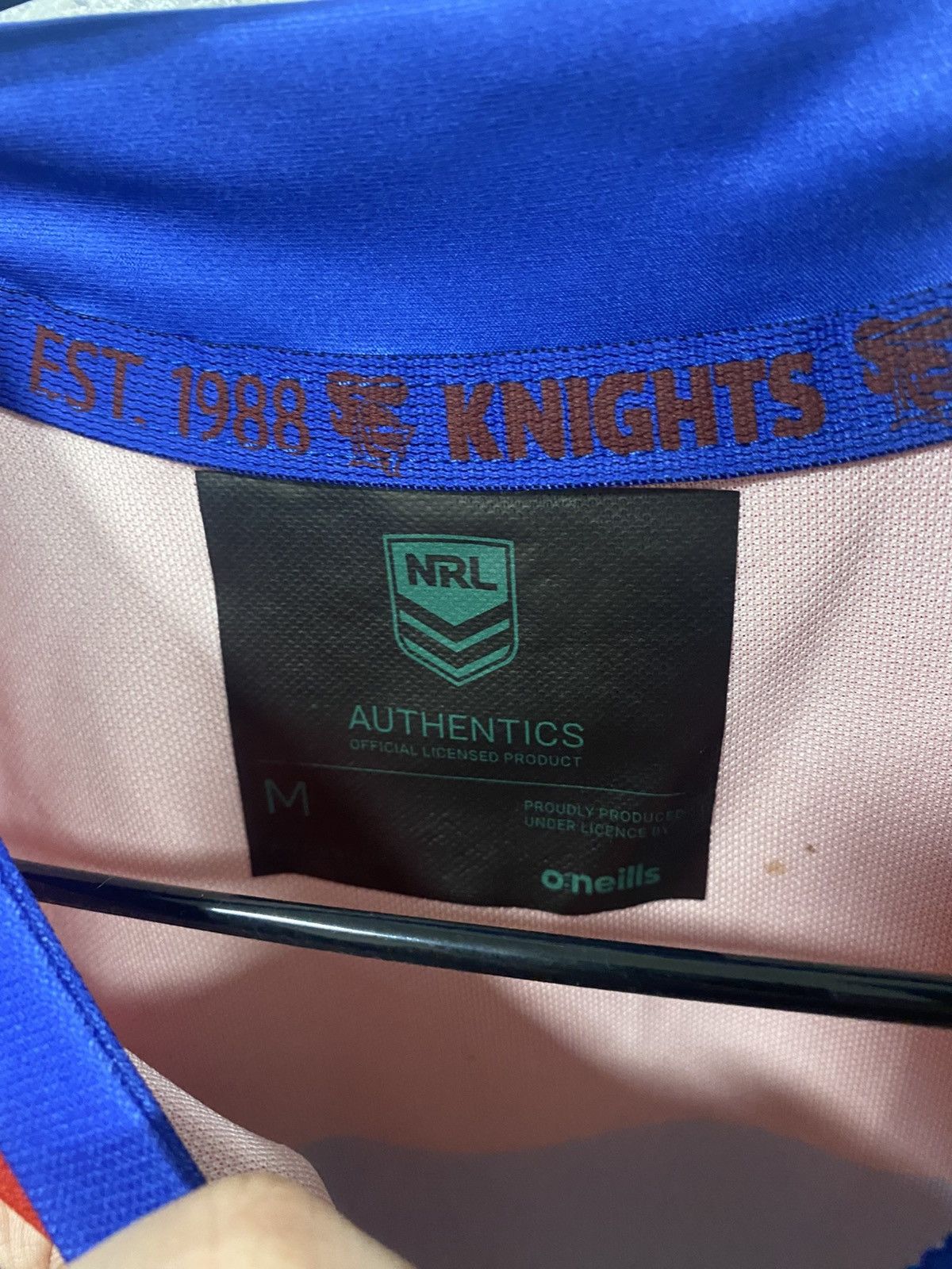 O'Neills NWT NRL NEWCASTLE KNIGHTS RUGBY LEAGUE SHIRT JERSEY O'NEILLS Size US M / EU 48-50 / 2 - 4 Thumbnail