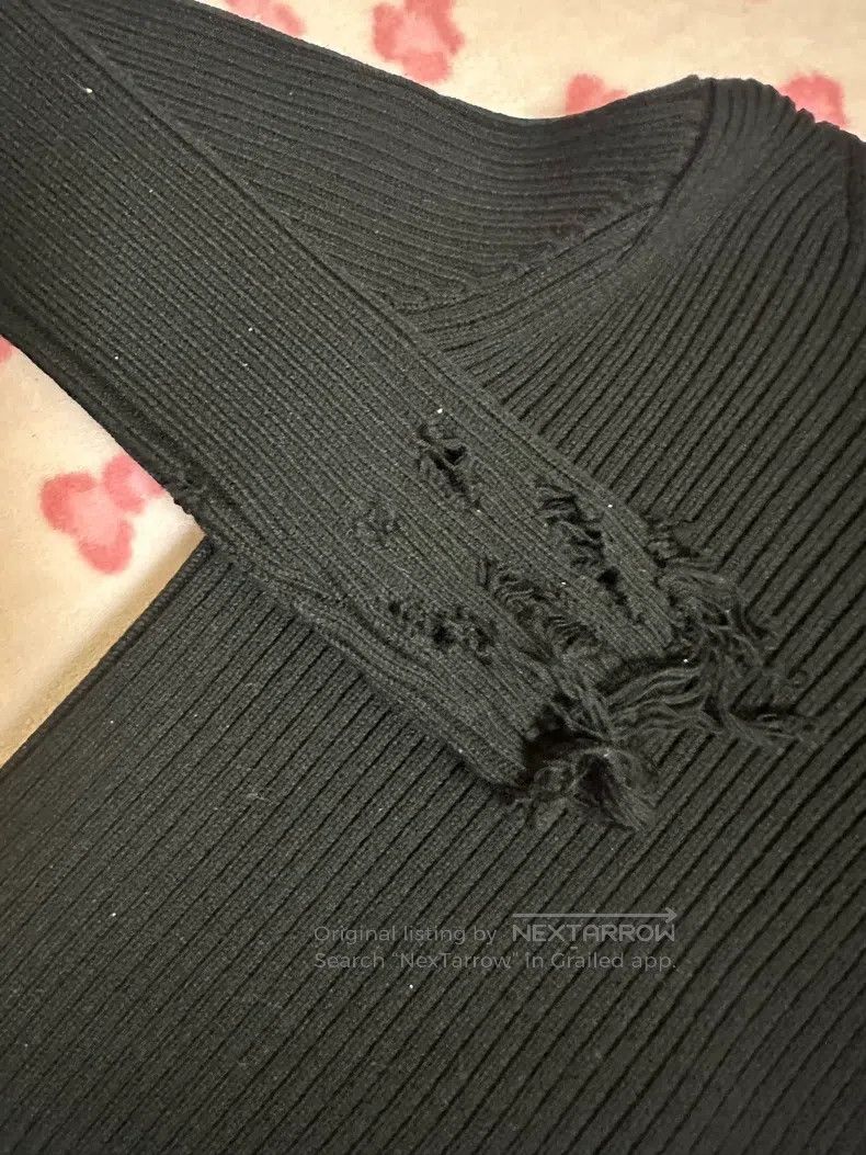 Balenciaga Balenciaga Ripped High-Neck Sweater Size US XS / EU 42 / 0 - 4 Thumbnail