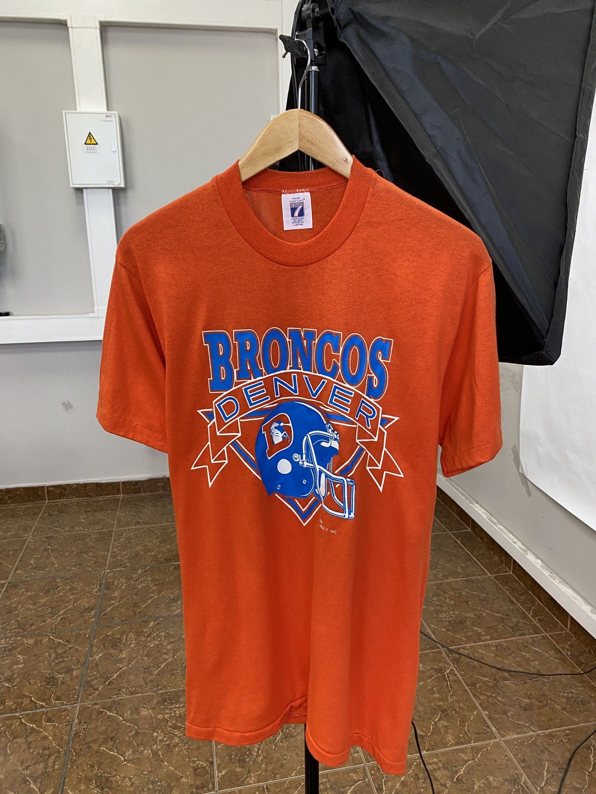 Logo 7 🇺🇸🏈 Vintage 90s Broncos Denver Football T-shirt Rare Retro Size US M / EU 48-50 / 2 - 1 Thumbnail