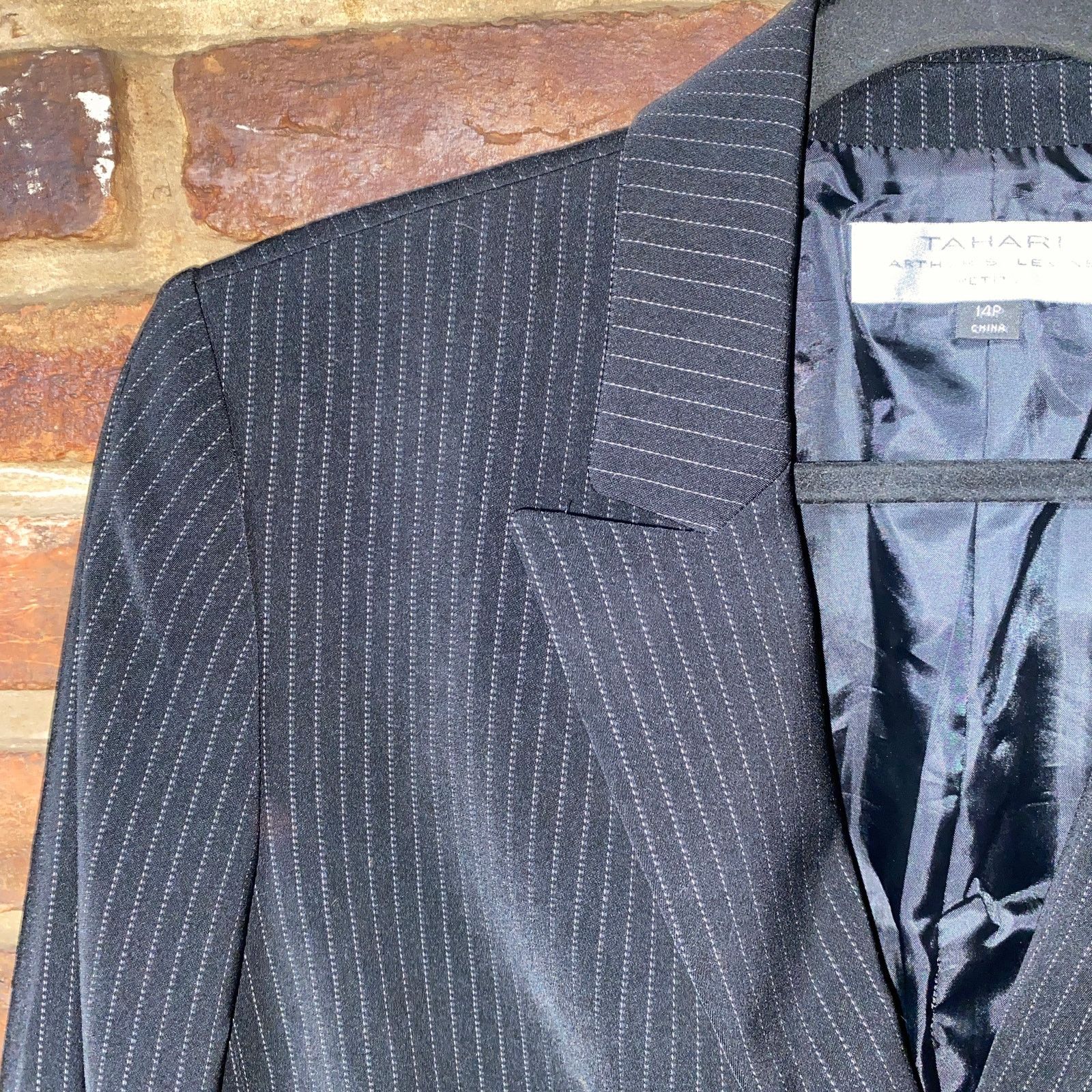 Other Tahari Arthur S Levine Black Pin Stripe Blazer Jacket 14P Size XL / US 12-14 / IT 48-50 - 2 Thumbnail