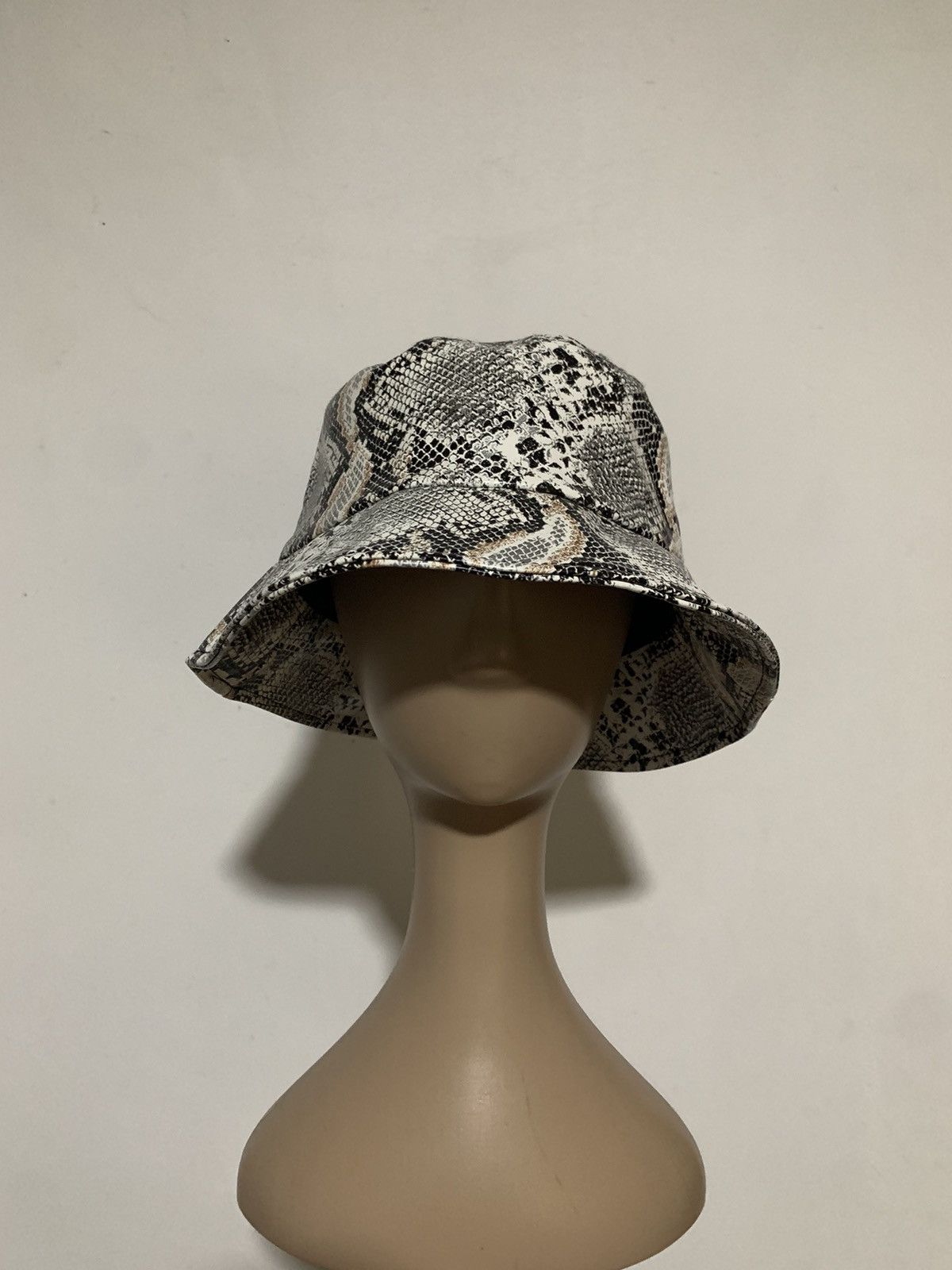Japanese Brand Bucket Hat Snake Skin Printed Size ONE SIZE - 1 Thumbnail