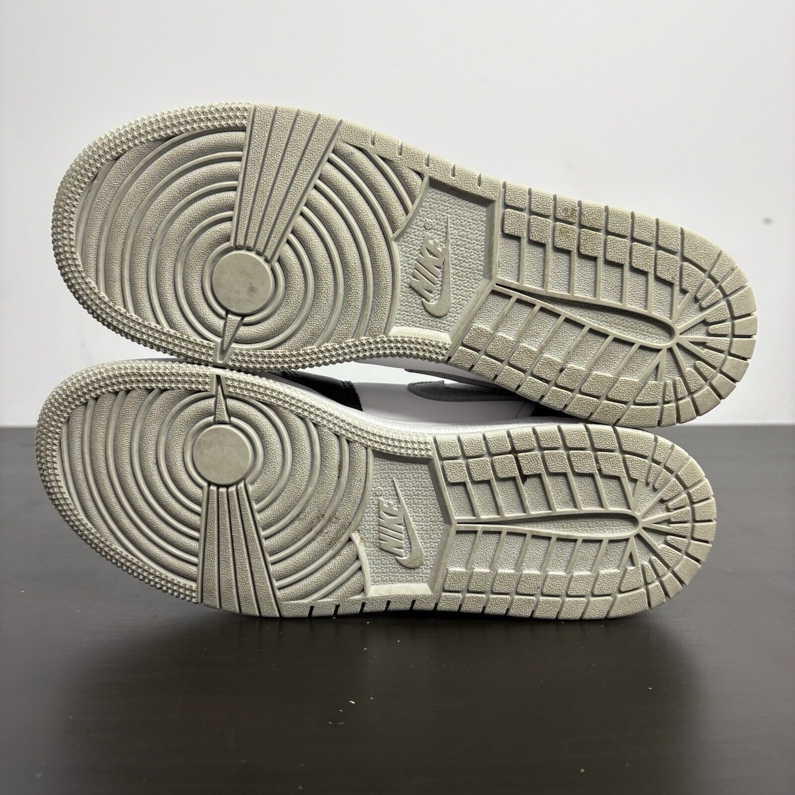 Nike Size 6.5Youth/8Women's - Retro 1 Low Gray Toe Size US 6.5 / EU 39-40 - 6 Thumbnail