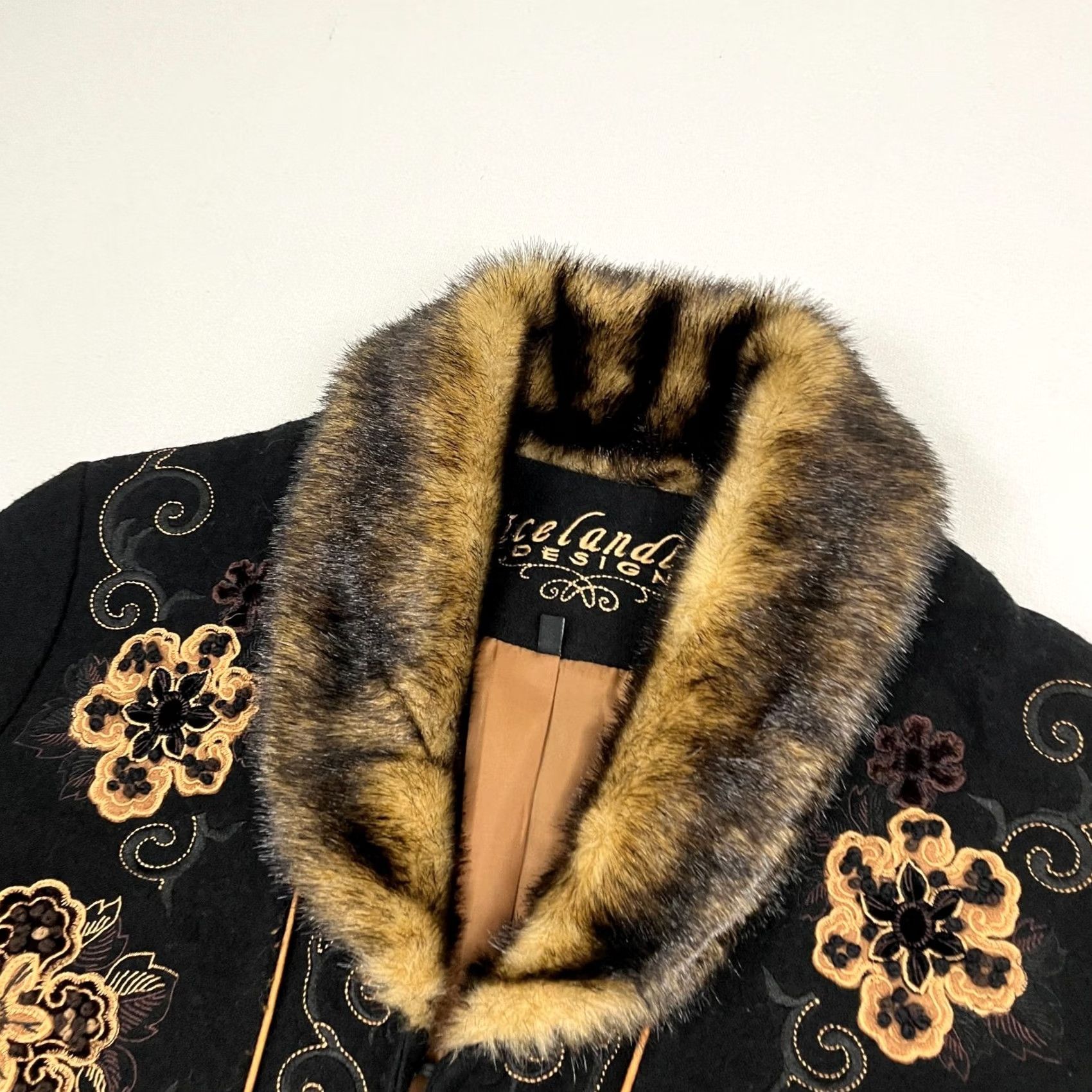 Vintage Icelandic Design Jacket Womens S Black Floral Embroidered Wool Faux Fur Collar Size S / US 4 / IT 40 - 2 Thumbnail