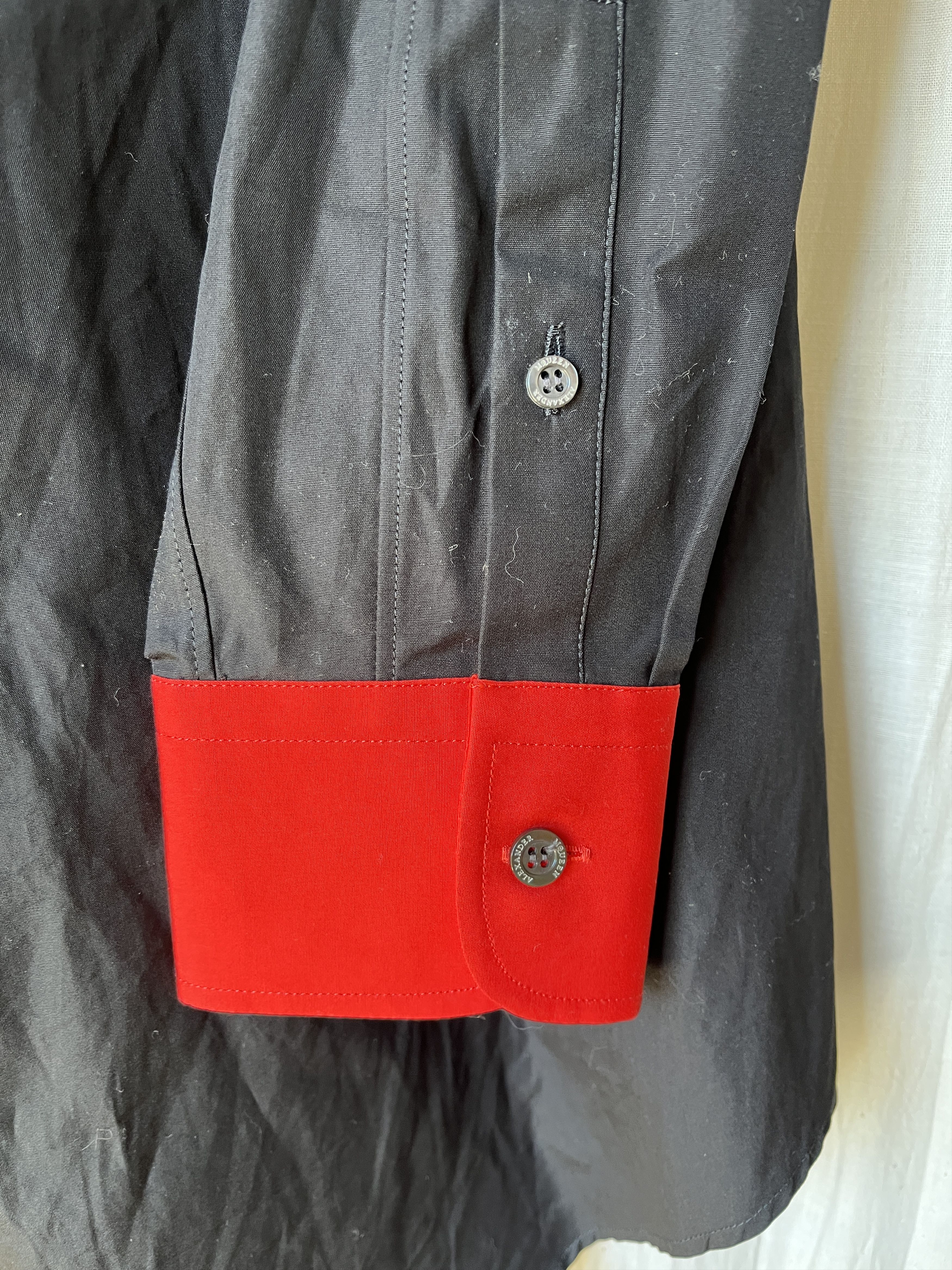 Alexander McQueen Alexander McQueen Cotton Shirt. Small. Black & Red Size US XS / EU 42 / 0 - 6 Thumbnail