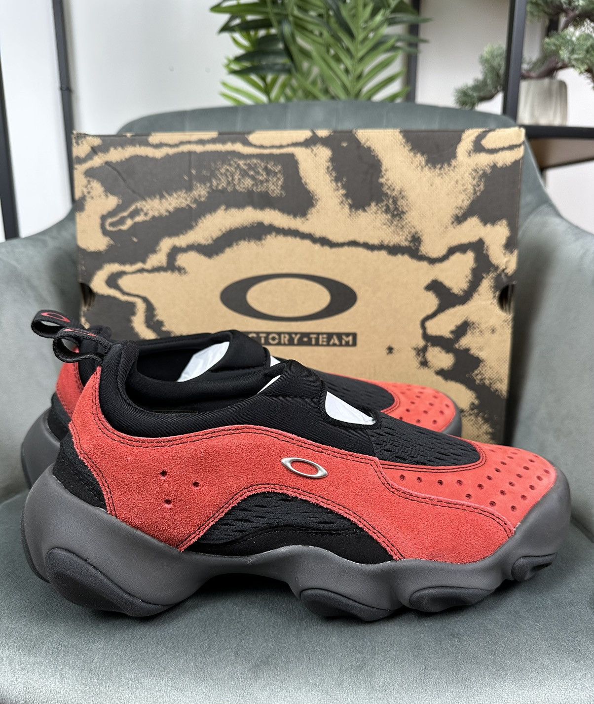 Brain Dead × Oakley NEW Oakley x Brain Dead Factory Team Flesh Sandal Lava/Black Size US 9.5 / EU 42-43 - 10 Thumbnail