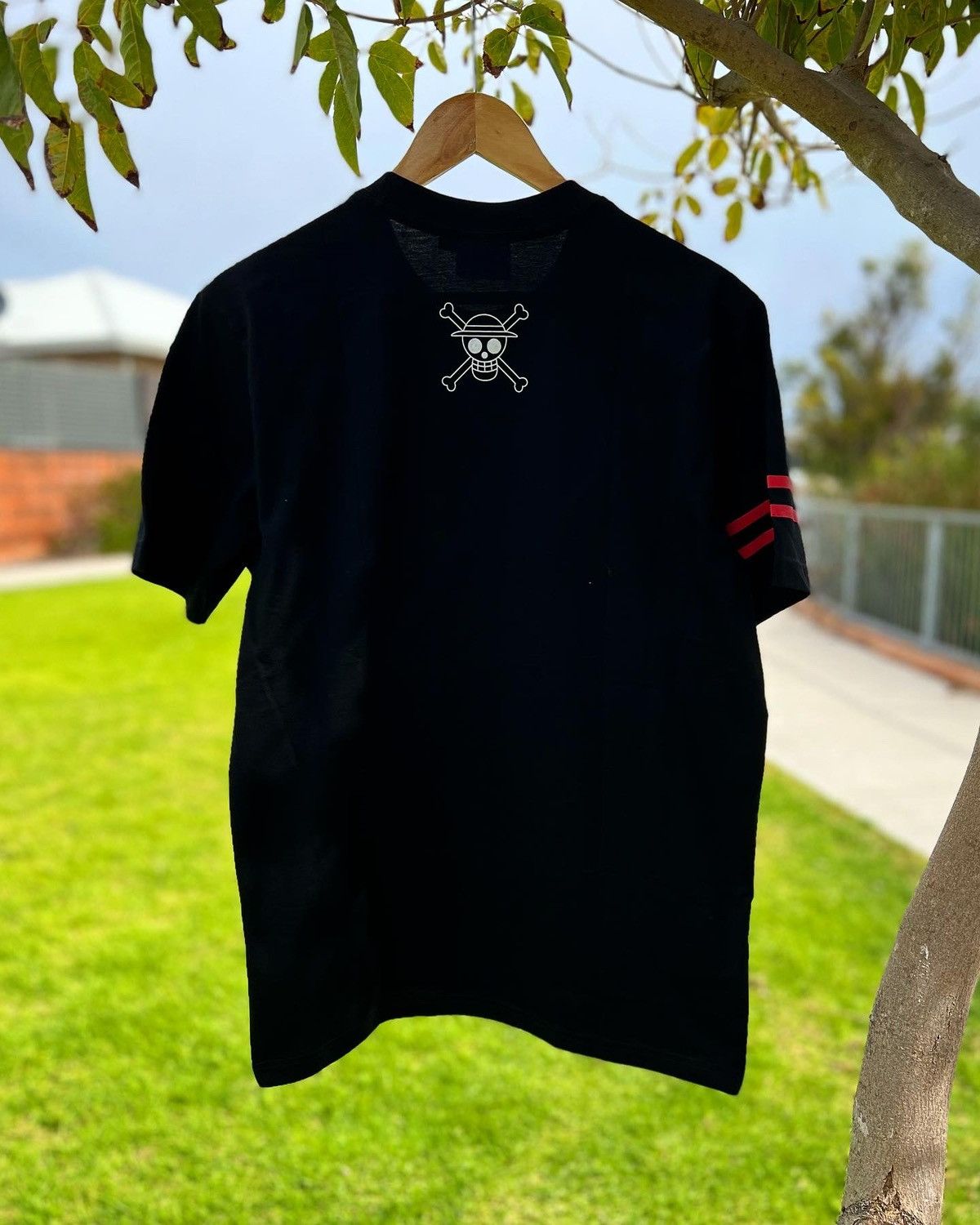 Anime One piece “straw hat” crew tee Size US XL / EU 56 / 4 - 4 Thumbnail