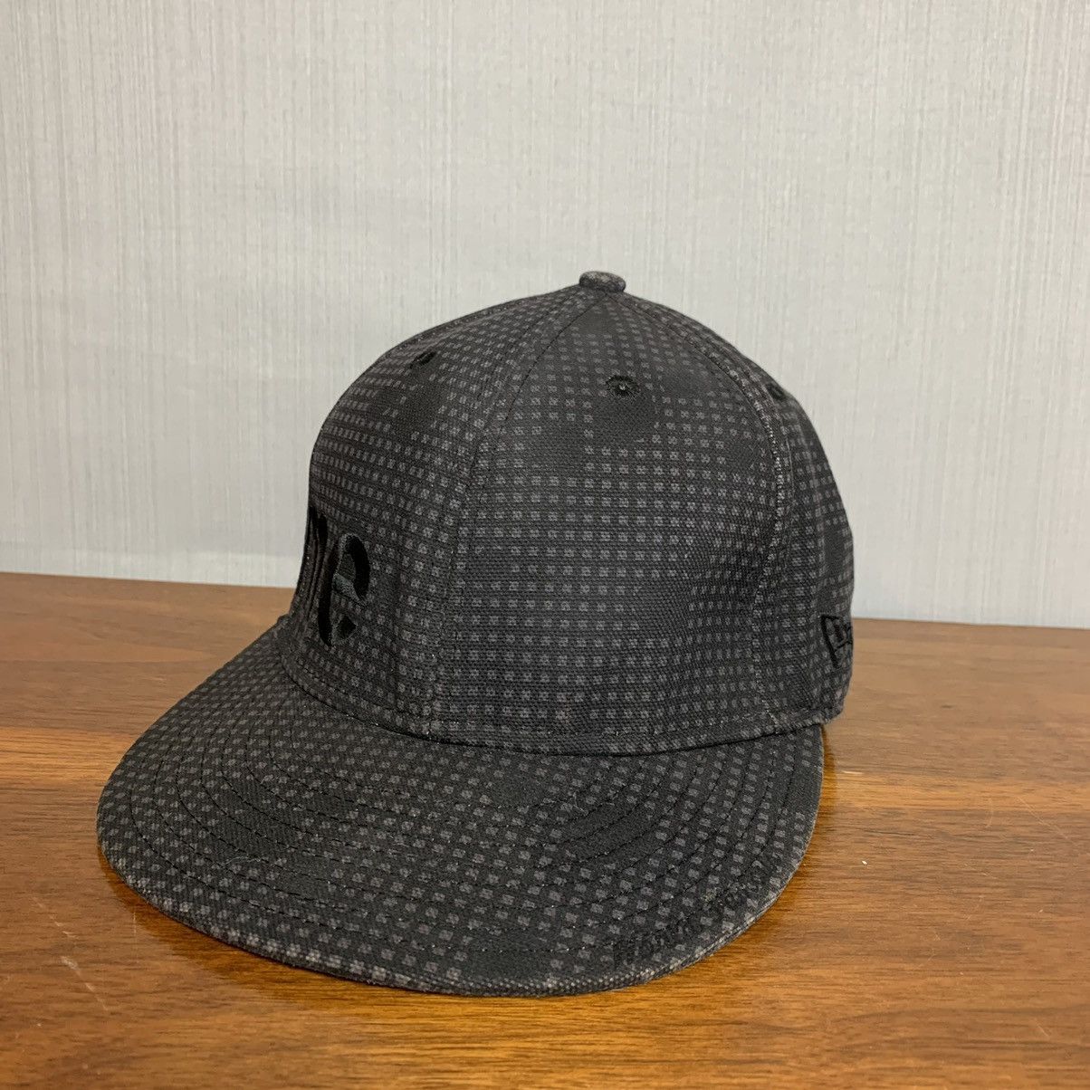 New Era × Supreme Supreme Grid Camo Side Logo Fitted Hat 2007 Size ONE SIZE - 7 Thumbnail