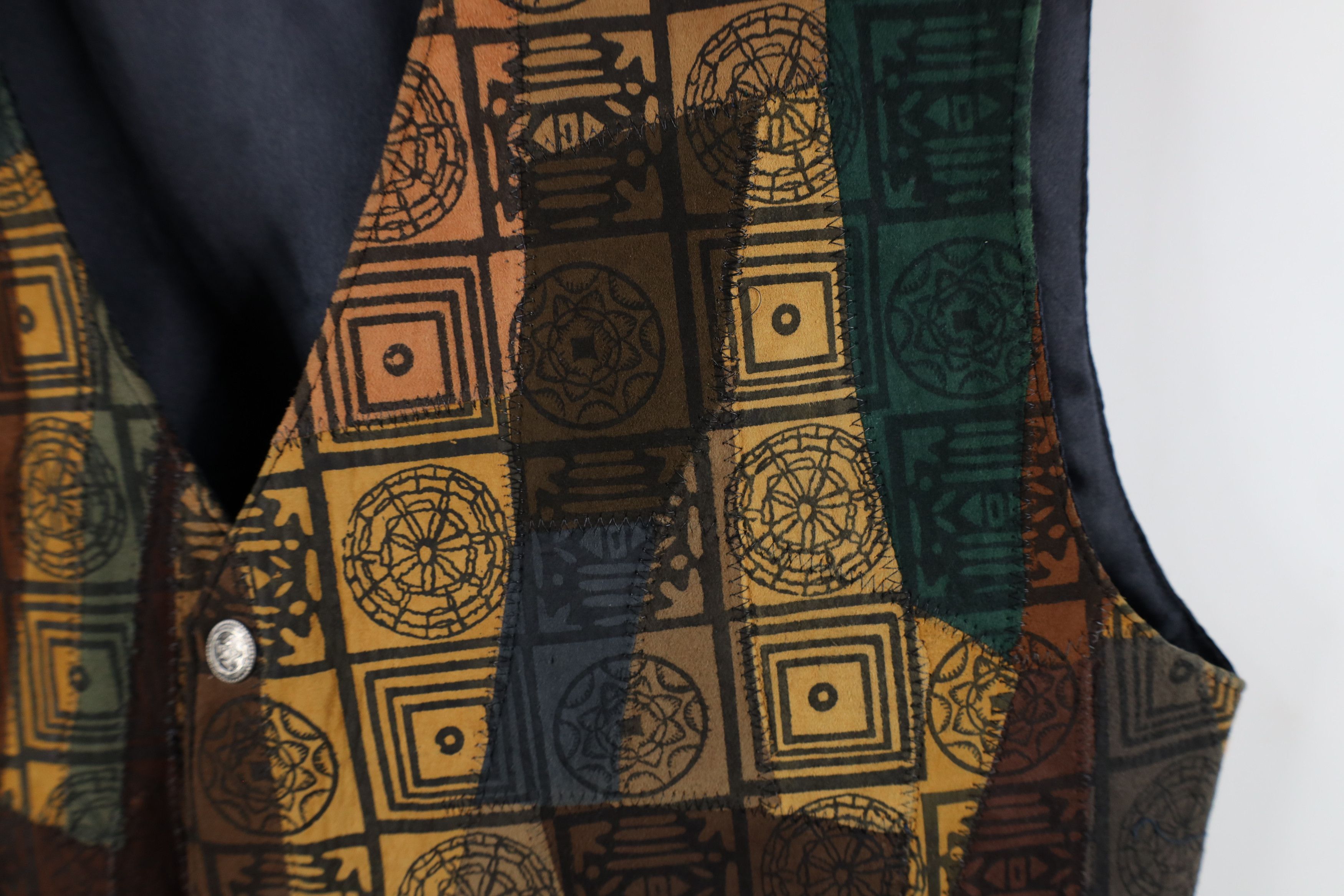 Vintage Vintage 90s Streetwear Geometric Patchwork Buckle Back Vest Size US M / EU 48-50 / 2 - 5 Thumbnail