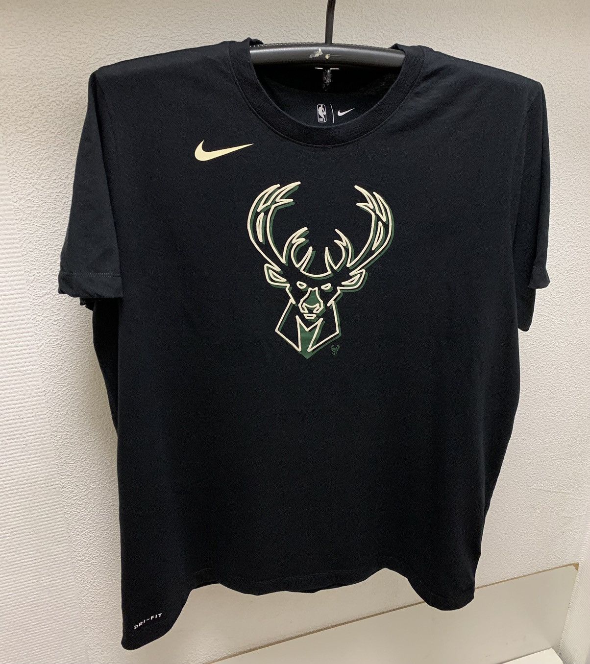 NBA Milwaukee Bucks Nike big logo t-shirt Xl sz Size US XL / EU 56 / 4 - 1 Thumbnail