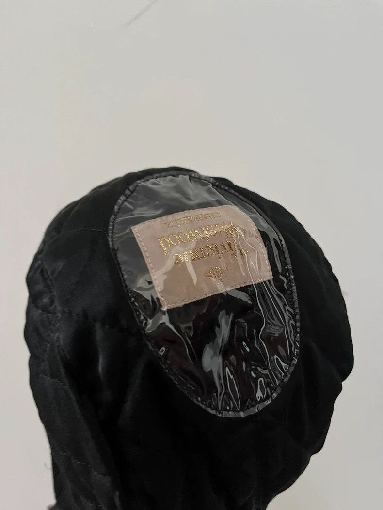 Vivienne Westwood vivienne westwood The latter wears a cap Size ONE SIZE - 8 Thumbnail