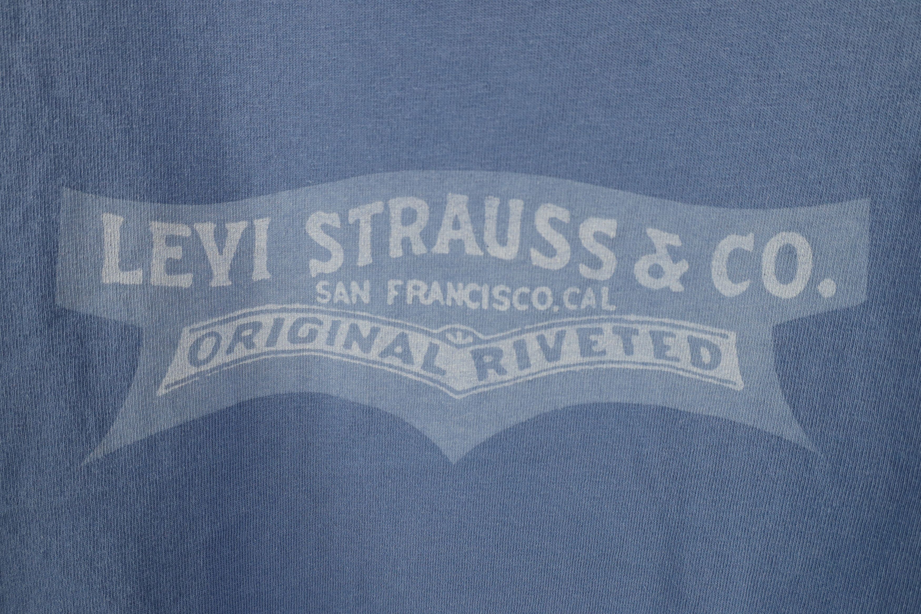 Levi's × Vintage Vintage Y2K Levis Red Tab Spell Out Center Logo T-Shirt Blue Size US L / EU 52-54 / 3 - 4 Thumbnail
