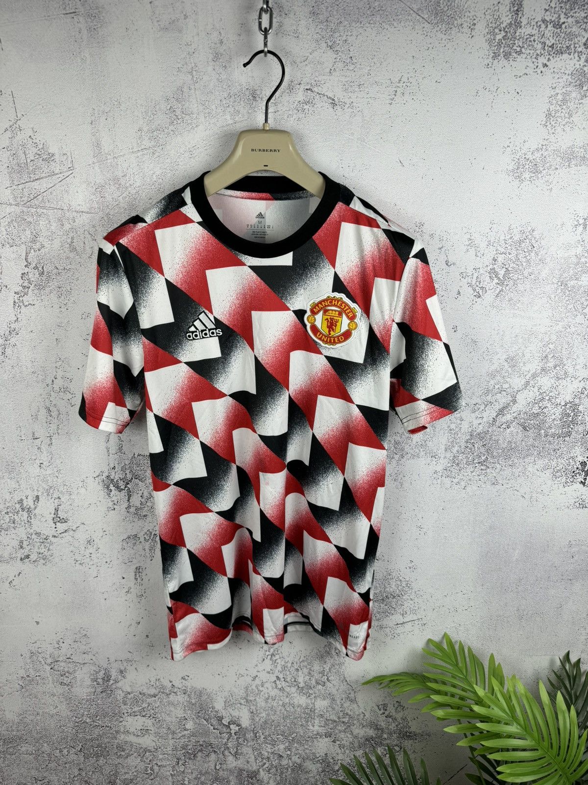 Adidas Adidas Manchester United 2022 Pre-Match Soccer Jersey size M Size US M / EU 48-50 / 2 - 11 Thumbnail
