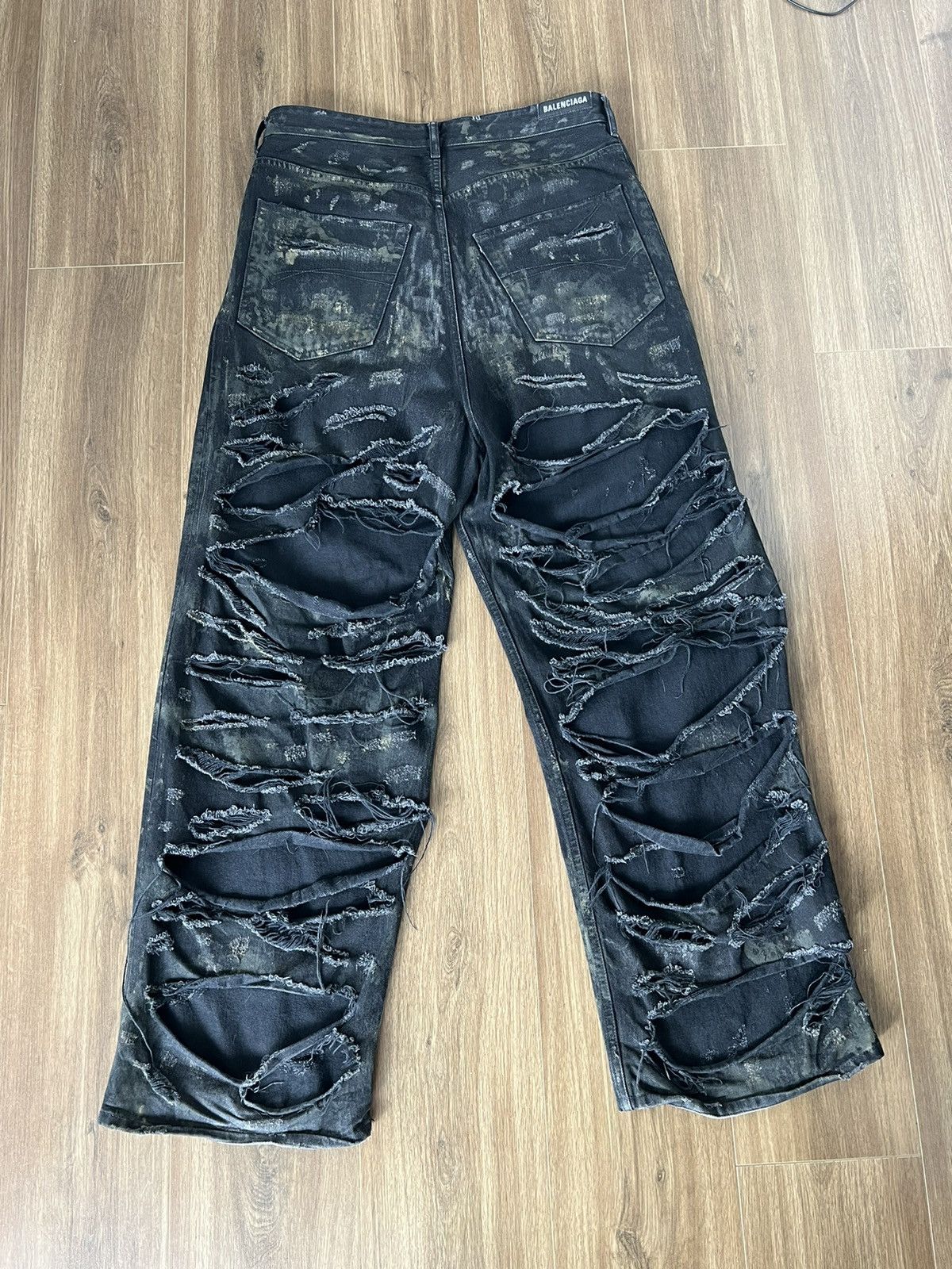 Balenciaga Balenciaga super destroyed jeans Size US 36 / EU 52 - 2 Thumbnail