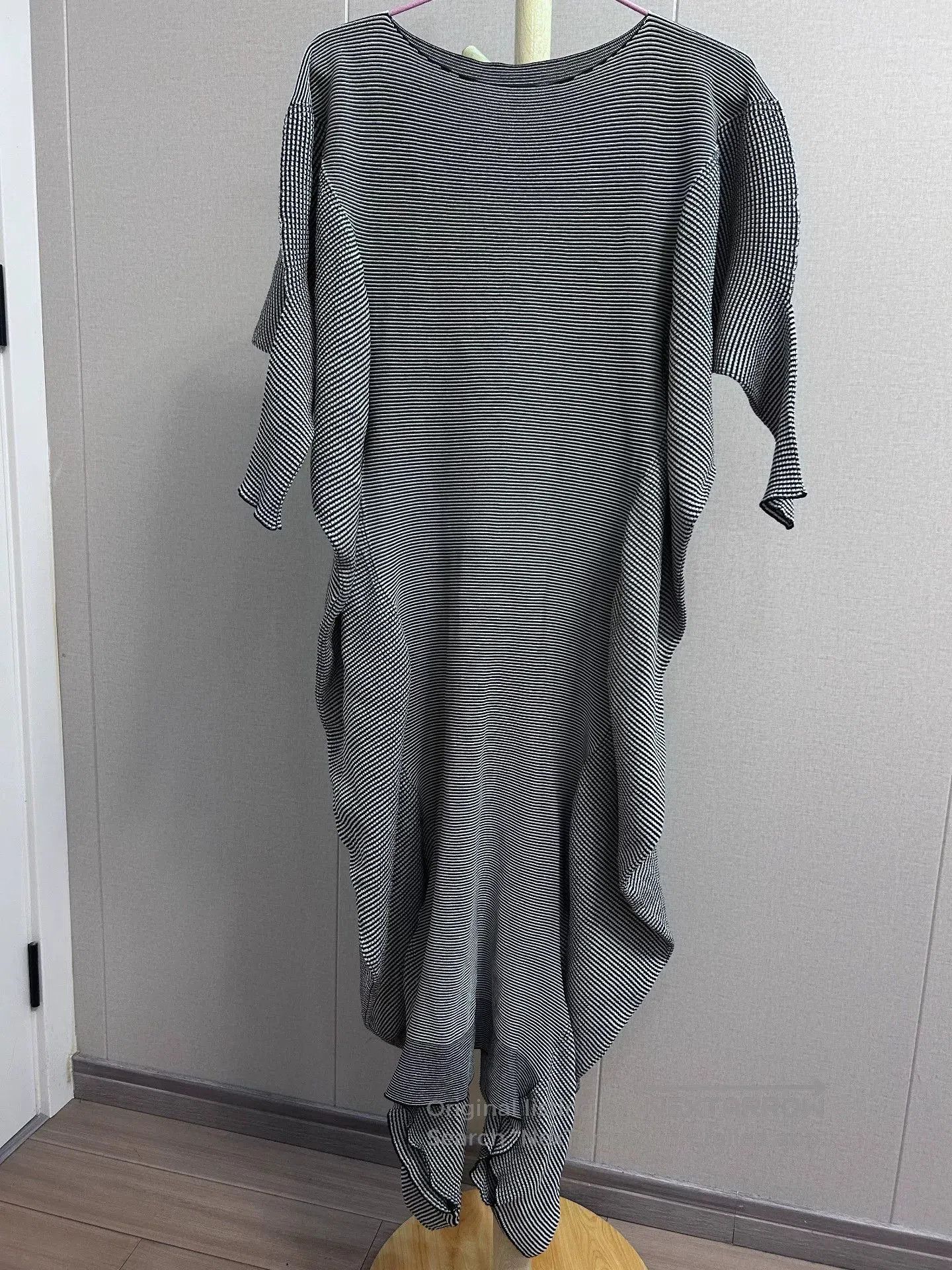 Issey Miyake Issey Miyake Versatile Knitted Garment. Size M / US 6-8 / IT 42-44 - 1 Thumbnail