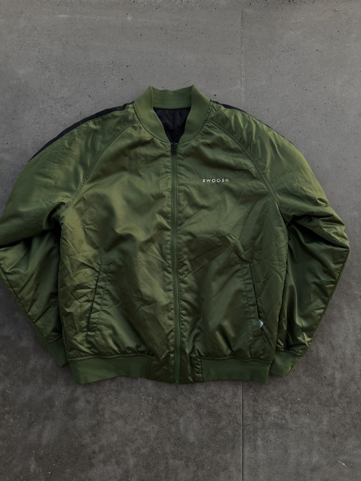 Nike Nike Big logo revers-able SWOOSH Light bomber Jacket Size US M / EU 48-50 / 2 - 3 Thumbnail