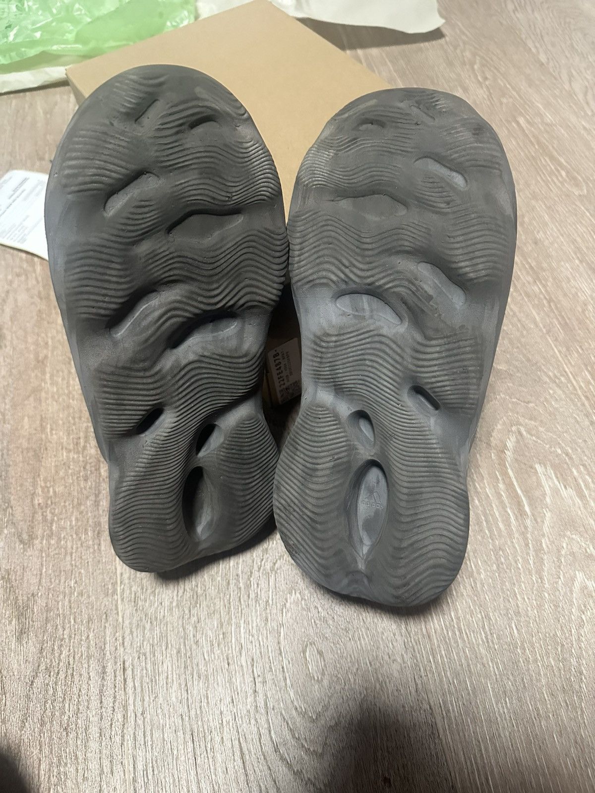 Yeezy Yeezy Foam RNR MX Granite Size US 9 / EU 42 - 5 Thumbnail