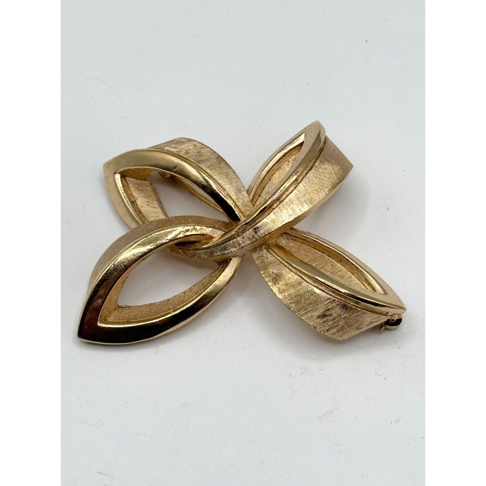 Vintage Vintage Crown Trifari Brushed Gold Brooch Pin Size ONE SIZE - 3 Thumbnail