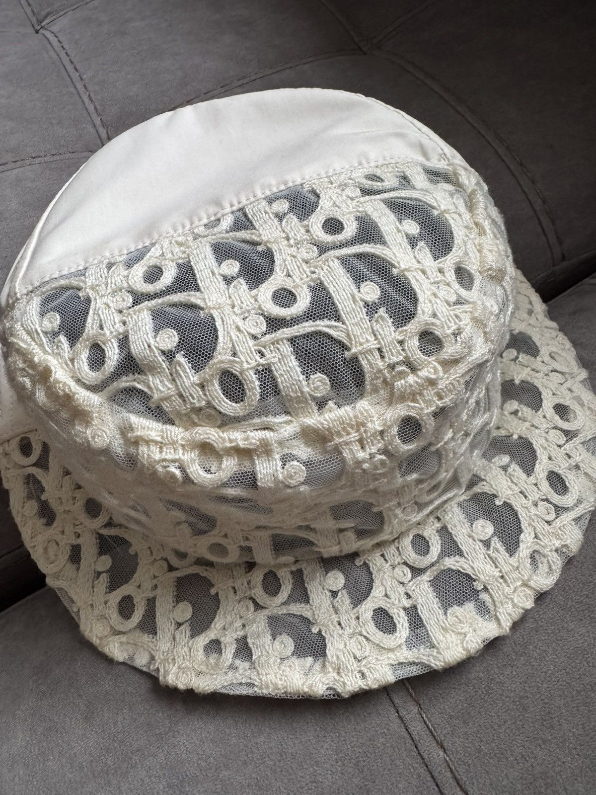 Dior DIOR bucket hat check sizes in photos and by tape measure Size ONE SIZE - 22 Thumbnail