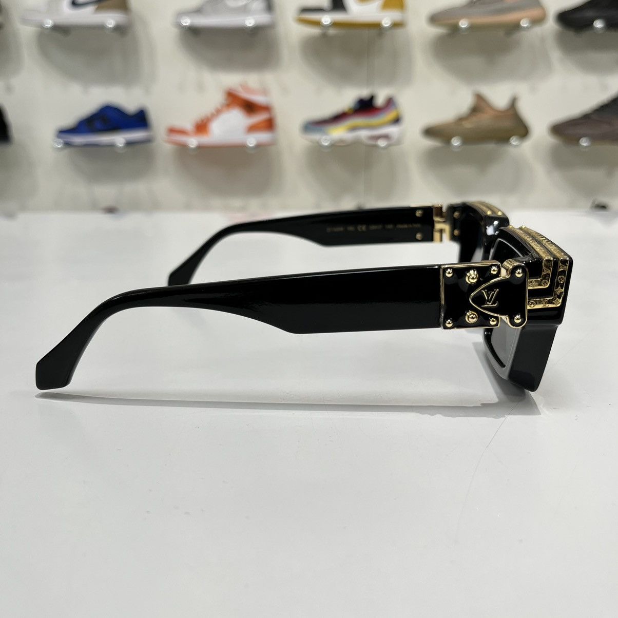 Louis Vuitton Louis Vuitton Millionaires Sunglasses Black Size ONE SIZE - 5 Thumbnail