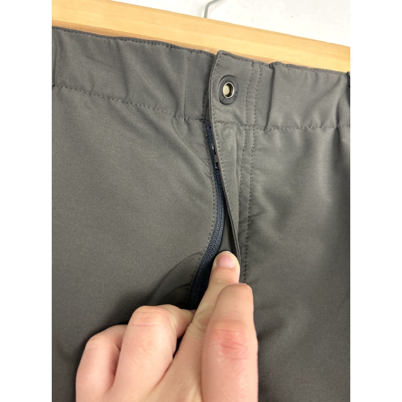 Vintage **REI Mens L Gray Cargo Hiking Shorts** User: REI Mens L Gray Cargo Hiking Shorts Size US L / EU 52-54 / 3 - 7 Thumbnail