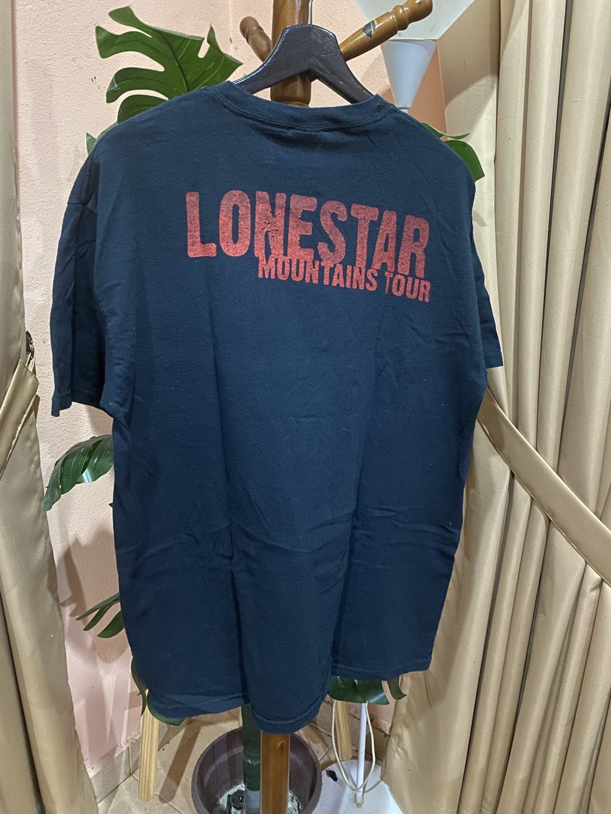 Band Tees LONESTAR Mountains Tour Vintage Concert T-Shirt (2000s) Size US L / EU 52-54 / 3 - 8 Thumbnail