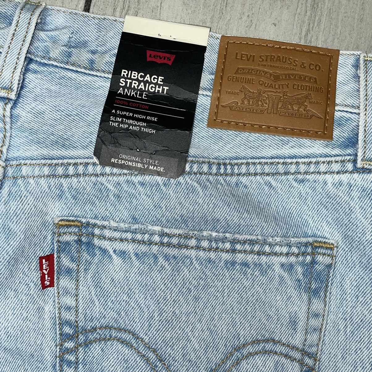 Levi's Levi’s Loose Fit LightWash Denim Size US 34 / EU 50 - 5 Thumbnail